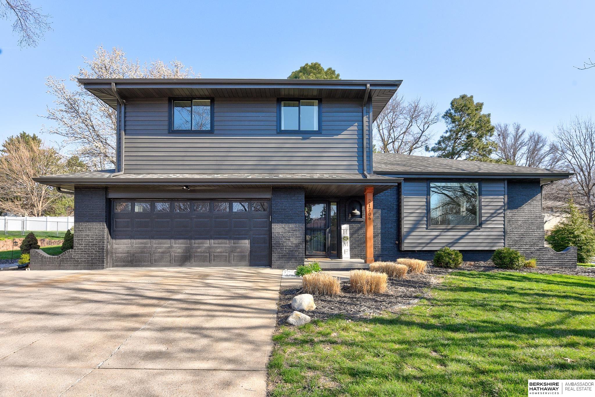 Elkhorn, Nebraska 68022, United States, 4 Bedrooms Bedrooms, ,3 BathroomsBathrooms,Residential,Pending,105746