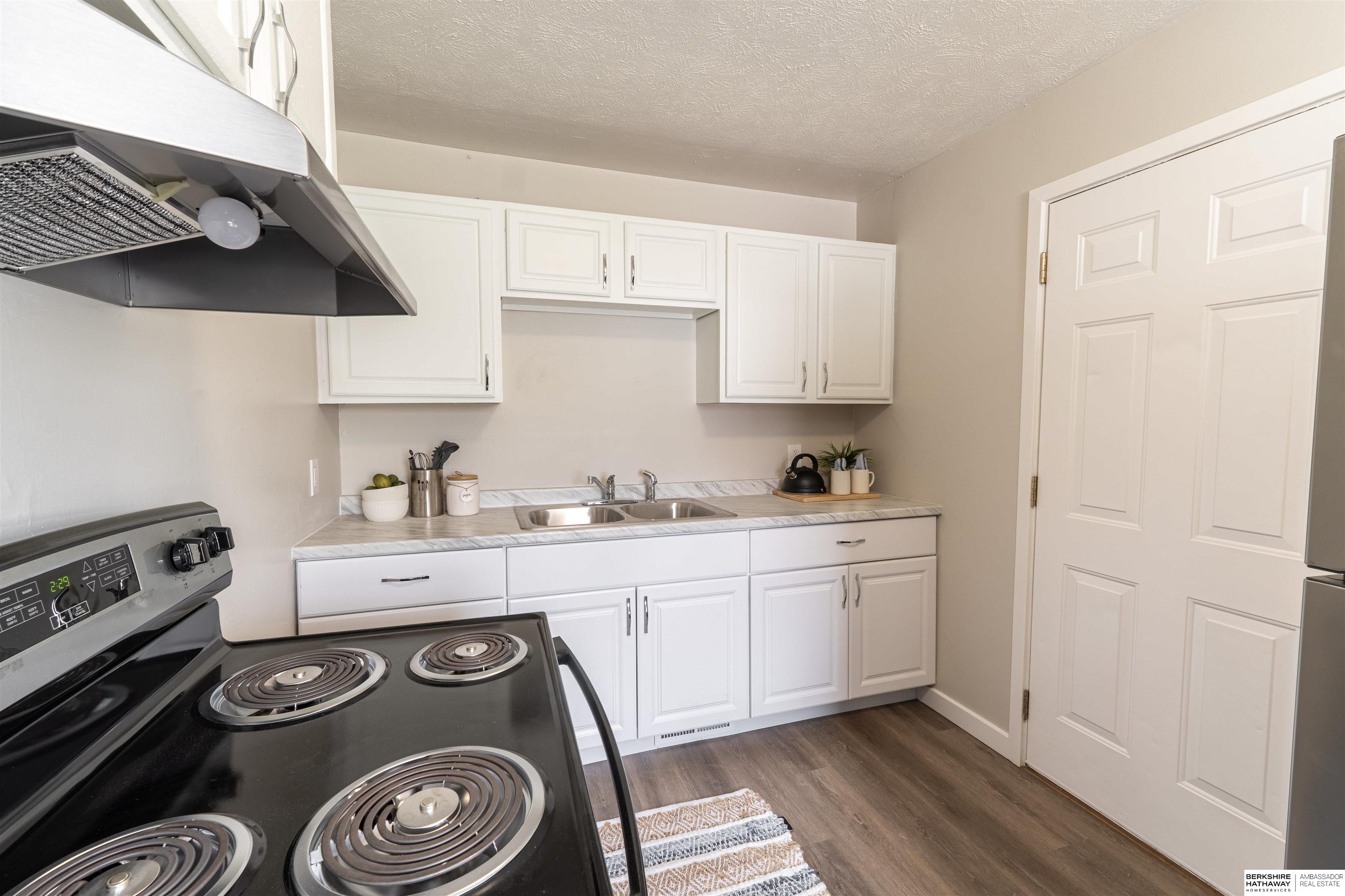 Omaha, Nebraska 68111, United States, 3 Bedrooms Bedrooms, ,1 BathroomBathrooms,Residential,Pending,115294