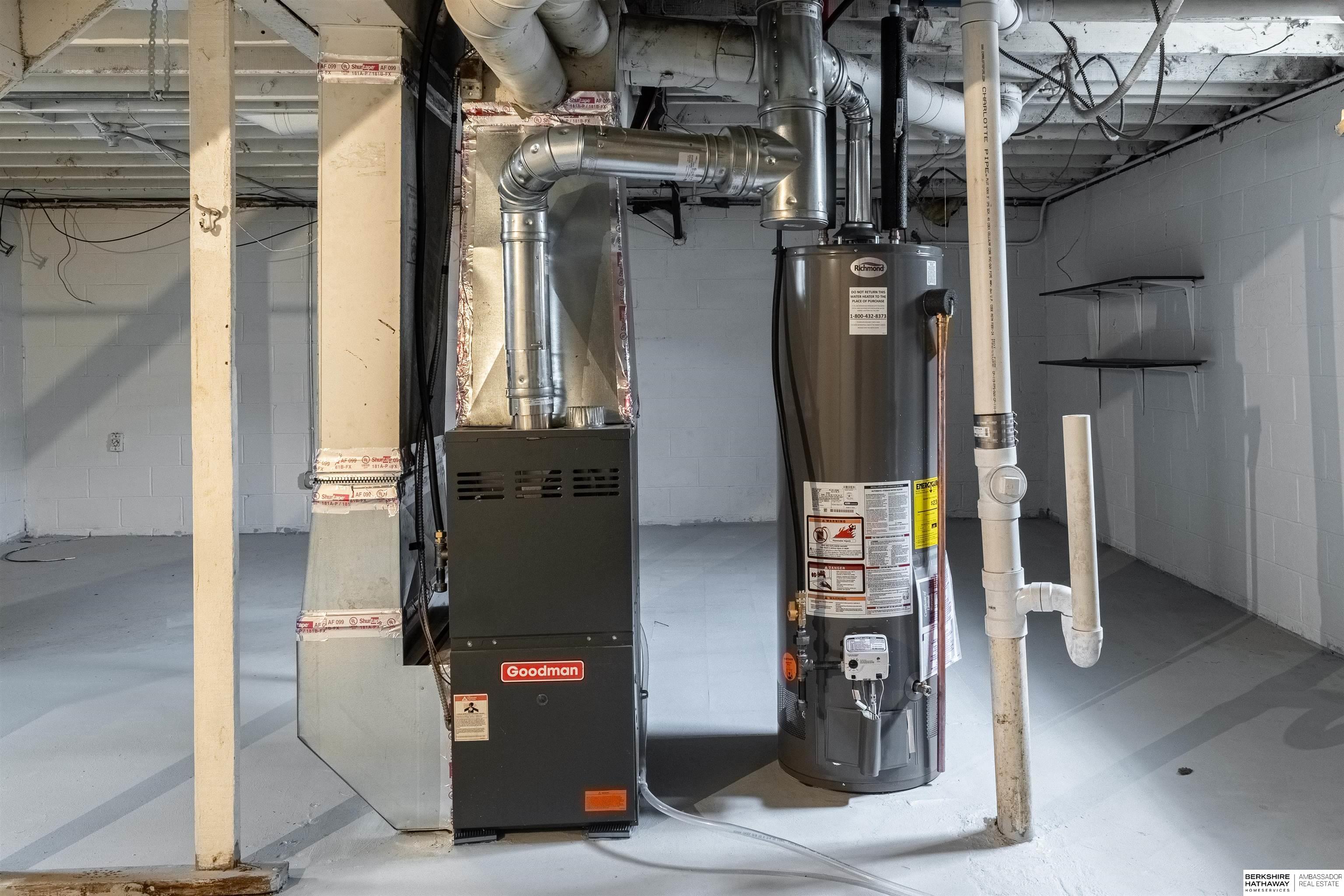 Omaha, Nebraska 68111, United States, 3 Bedrooms Bedrooms, ,1 BathroomBathrooms,Residential,Pending,115294