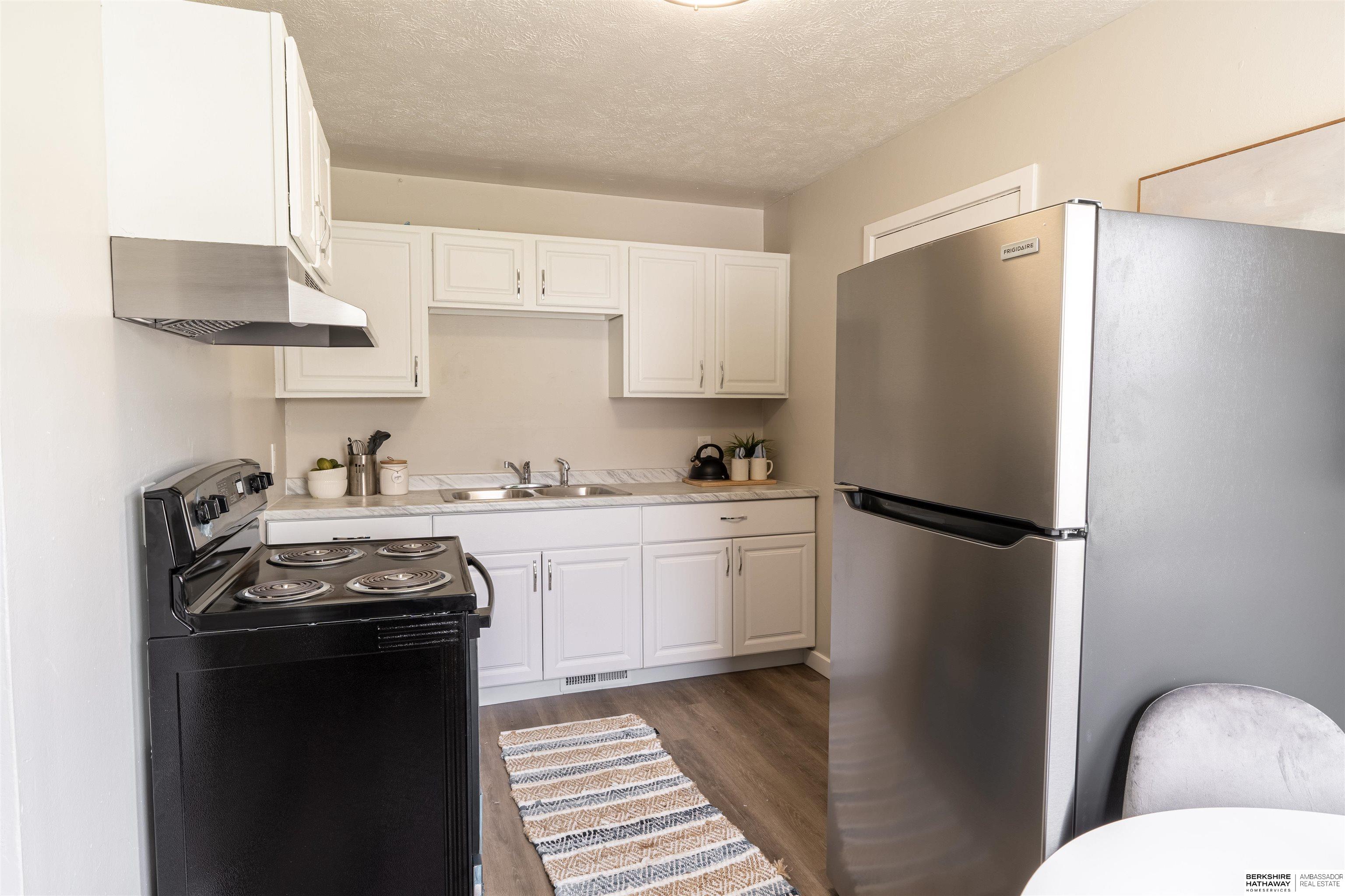 Omaha, Nebraska 68111, United States, 3 Bedrooms Bedrooms, ,1 BathroomBathrooms,Residential,Pending,115294