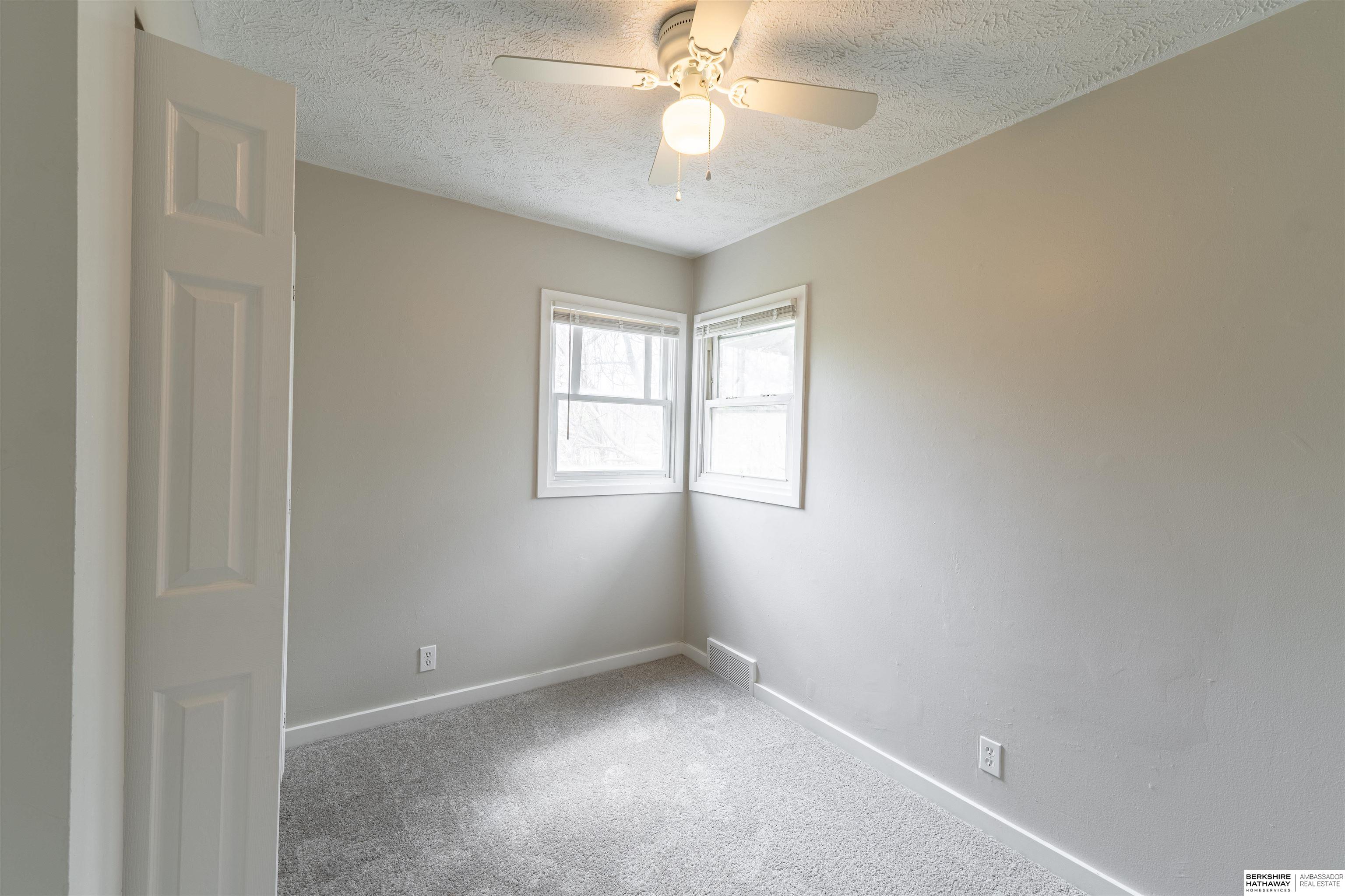 Omaha, Nebraska 68111, United States, 3 Bedrooms Bedrooms, ,1 BathroomBathrooms,Residential,Pending,115294