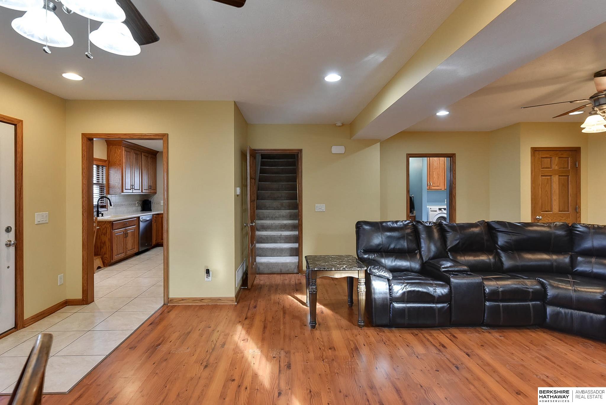 Louisville, Nebraska 68037, United States, 4 Bedrooms Bedrooms, ,4 BathroomsBathrooms,Residential,Pending,12961