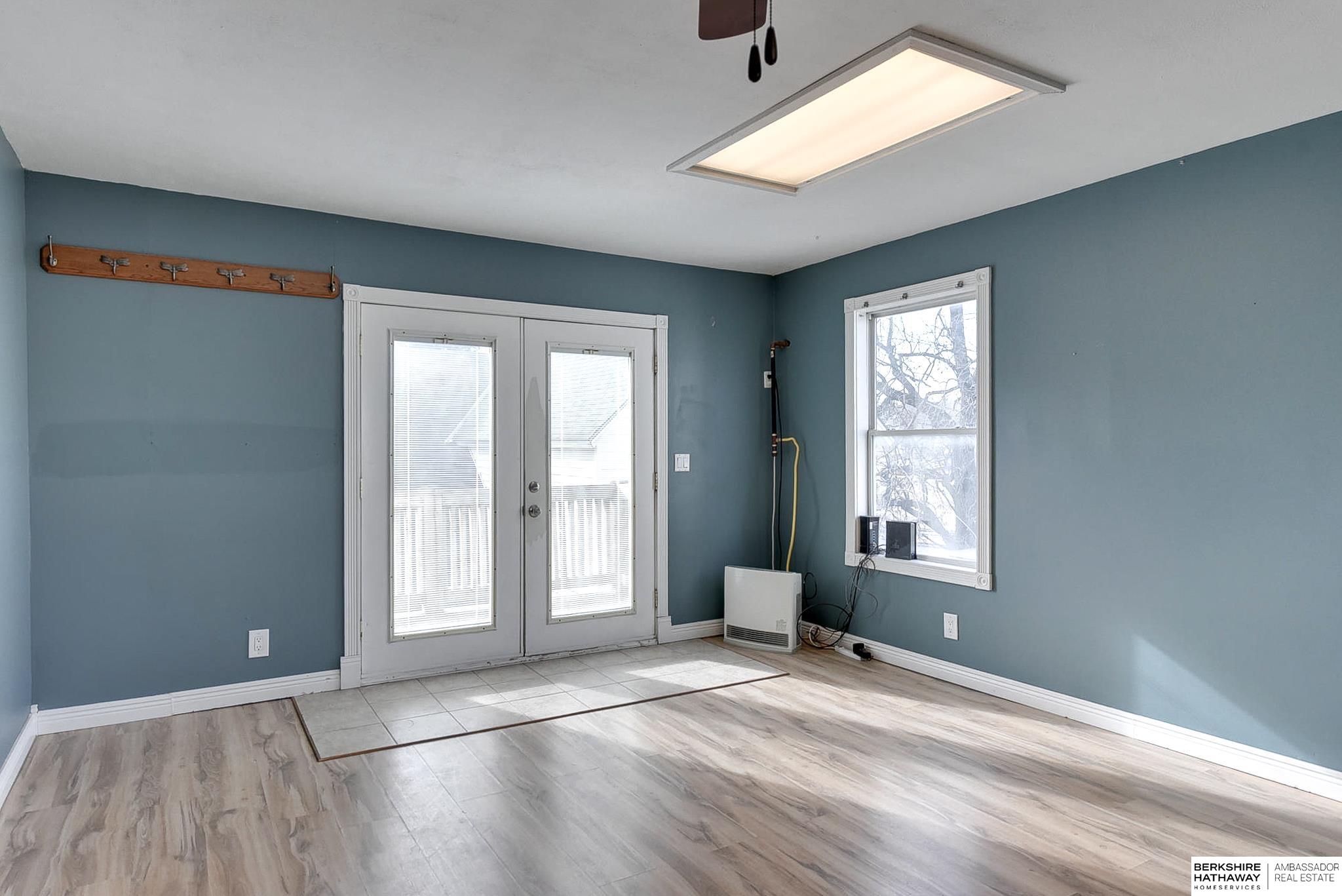 Louisville, Nebraska 68037, United States, 4 Bedrooms Bedrooms, ,4 BathroomsBathrooms,Residential,Pending,12961