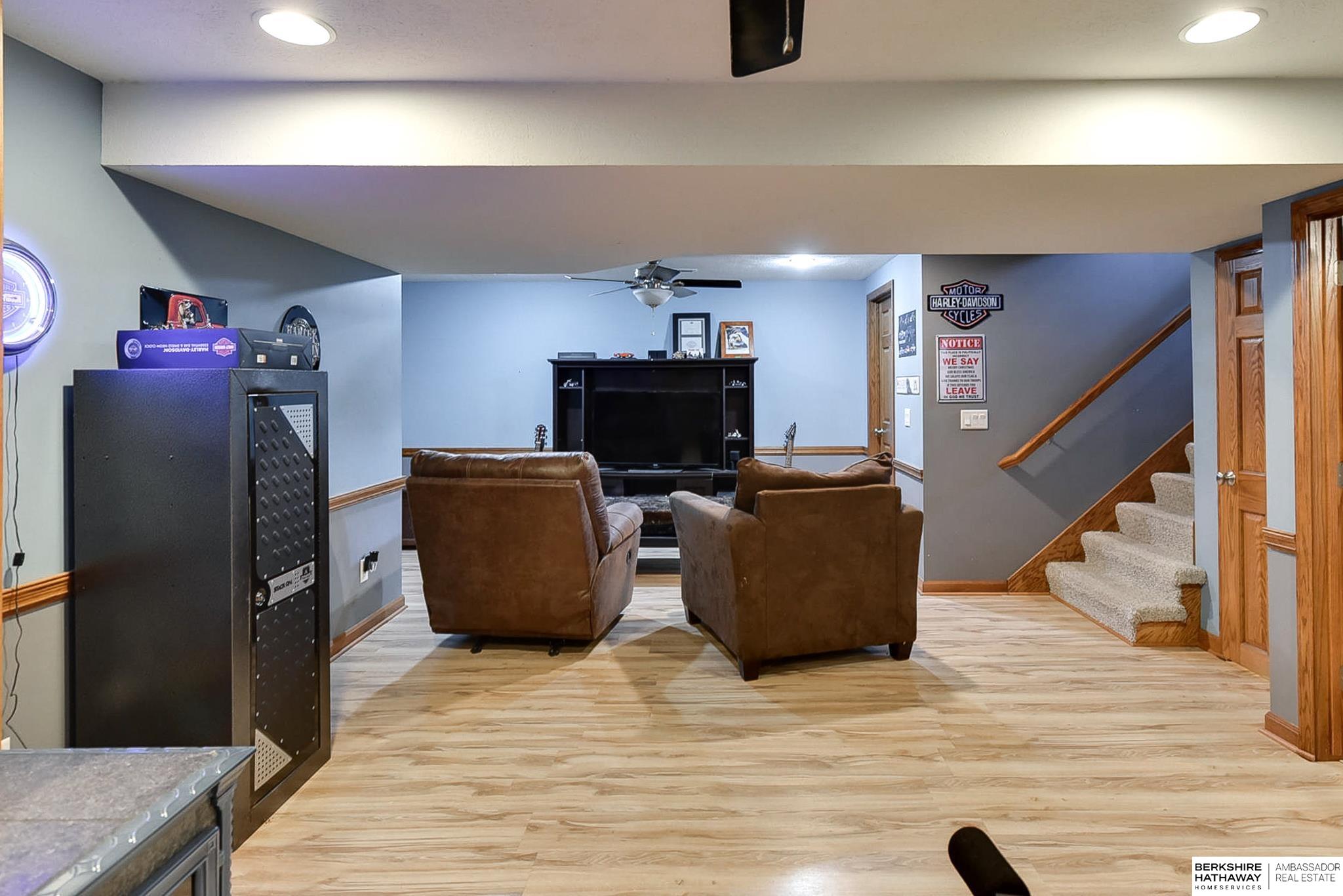 Louisville, Nebraska 68037, United States, 4 Bedrooms Bedrooms, ,4 BathroomsBathrooms,Residential,Pending,12961