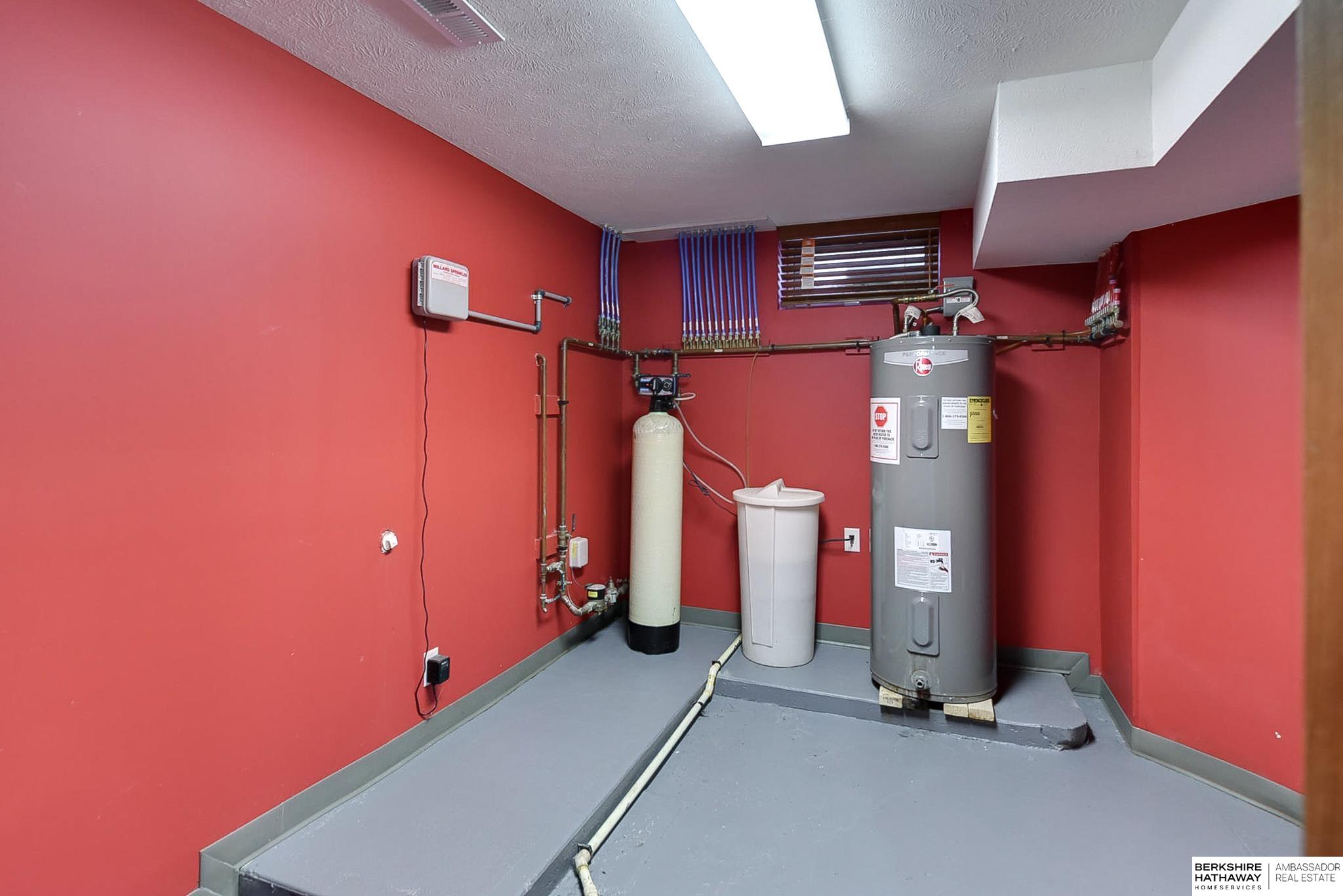 Louisville, Nebraska 68037, United States, 4 Bedrooms Bedrooms, ,4 BathroomsBathrooms,Residential,Pending,12961