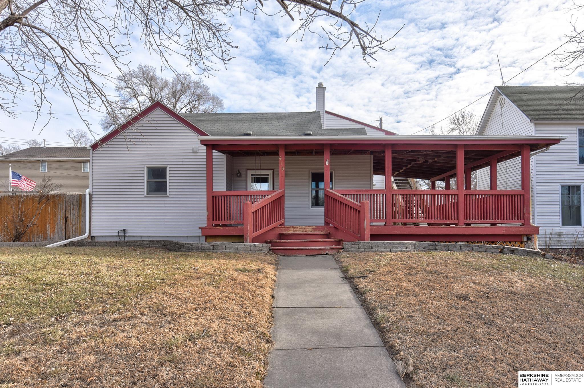 Louisville, Nebraska 68037, United States, 4 Bedrooms Bedrooms, ,4 BathroomsBathrooms,Residential,Pending,12961