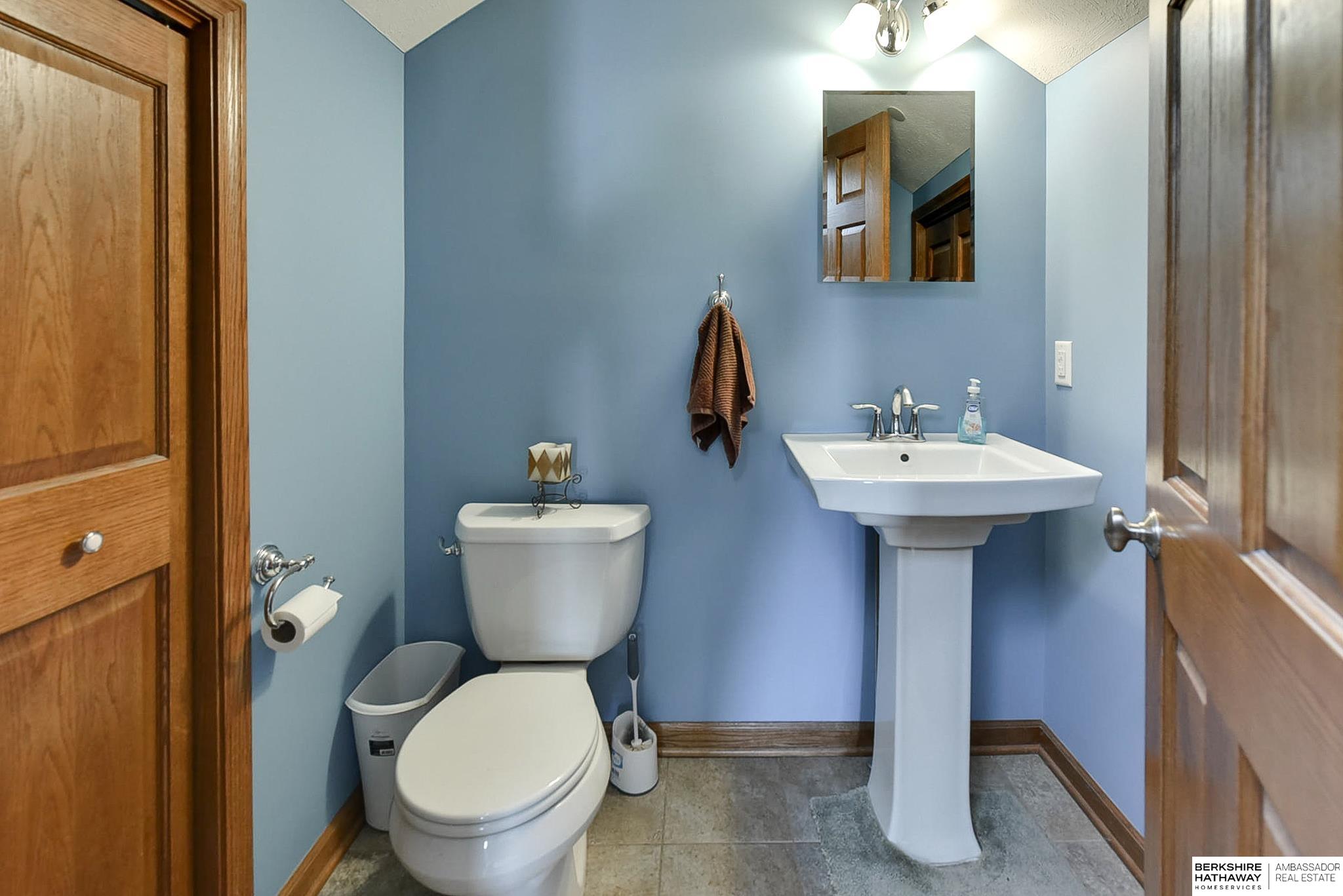 Louisville, Nebraska 68037, United States, 4 Bedrooms Bedrooms, ,4 BathroomsBathrooms,Residential,Pending,12961