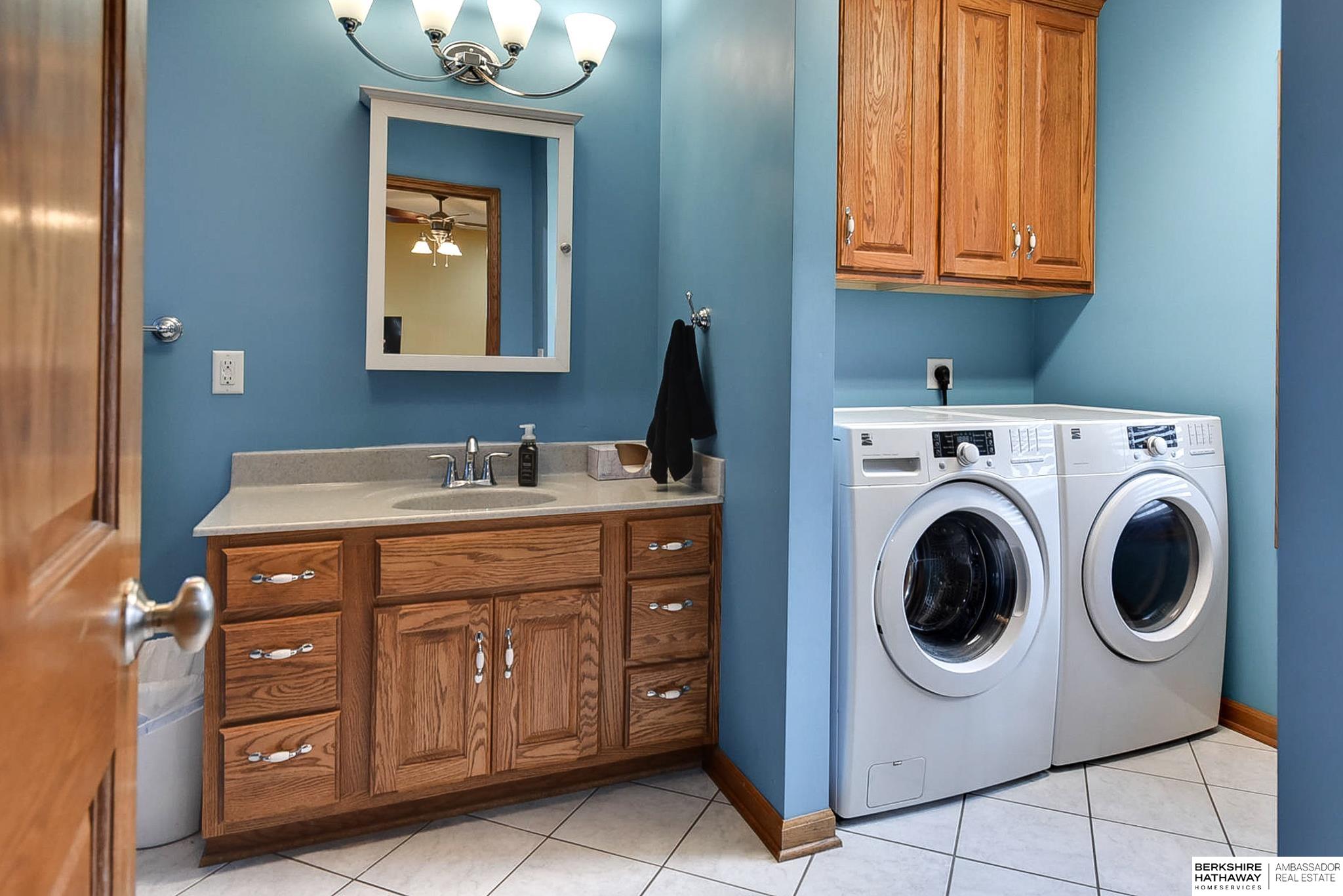 Louisville, Nebraska 68037, United States, 4 Bedrooms Bedrooms, ,4 BathroomsBathrooms,Residential,Pending,12961