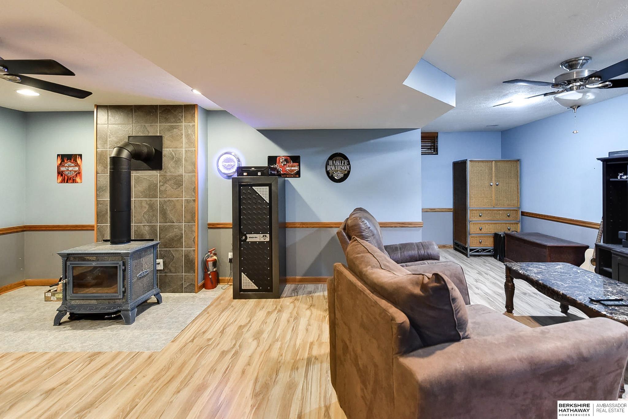 Louisville, Nebraska 68037, United States, 4 Bedrooms Bedrooms, ,4 BathroomsBathrooms,Residential,Pending,12961