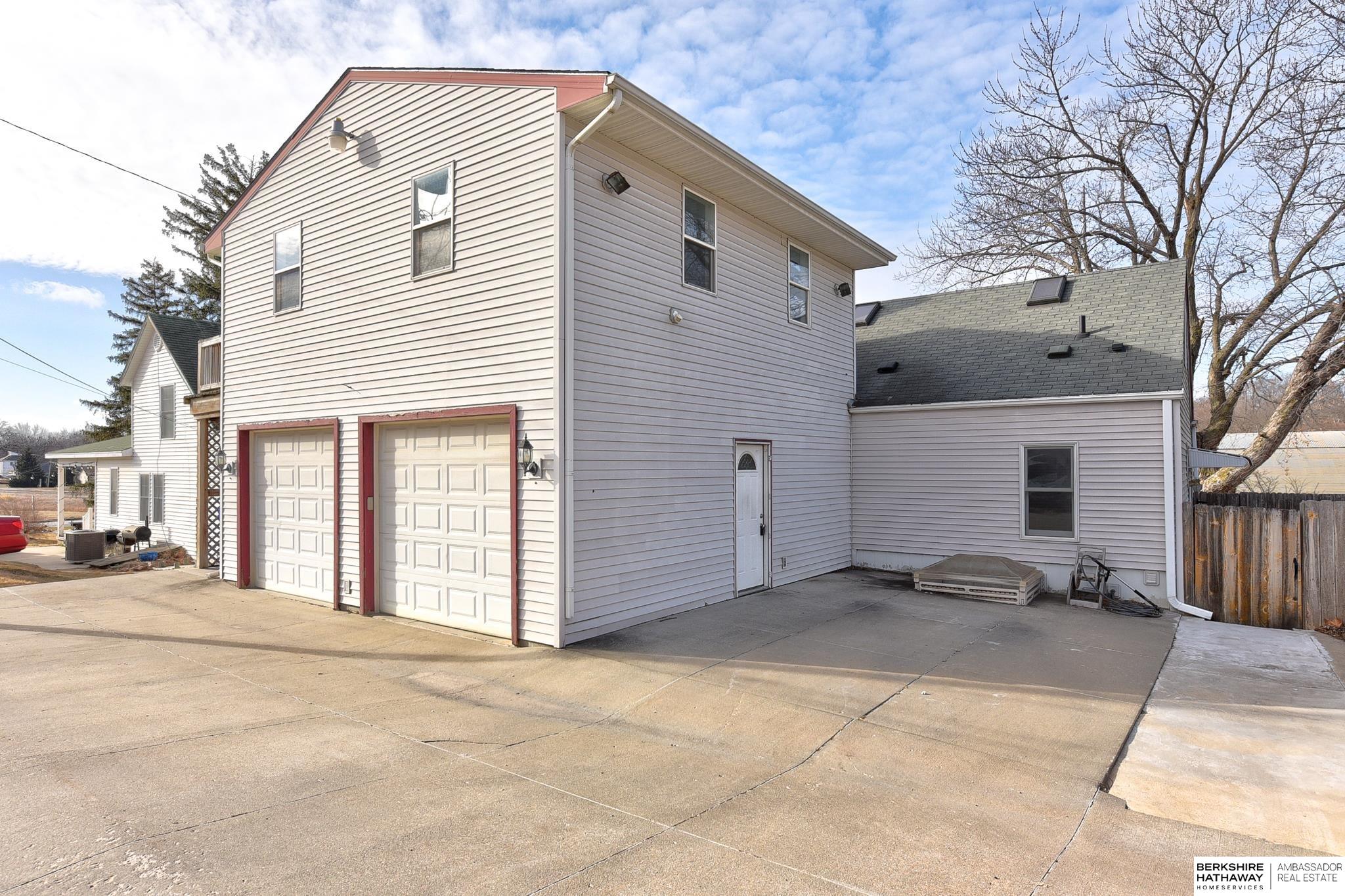 Louisville, Nebraska 68037, United States, 4 Bedrooms Bedrooms, ,4 BathroomsBathrooms,Residential,Pending,12961