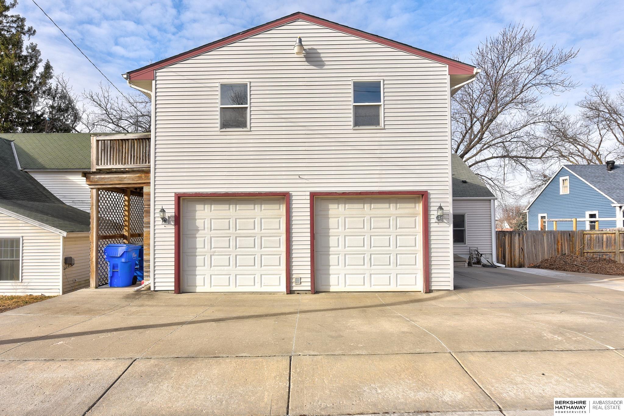 Louisville, Nebraska 68037, United States, 4 Bedrooms Bedrooms, ,4 BathroomsBathrooms,Residential,Pending,12961