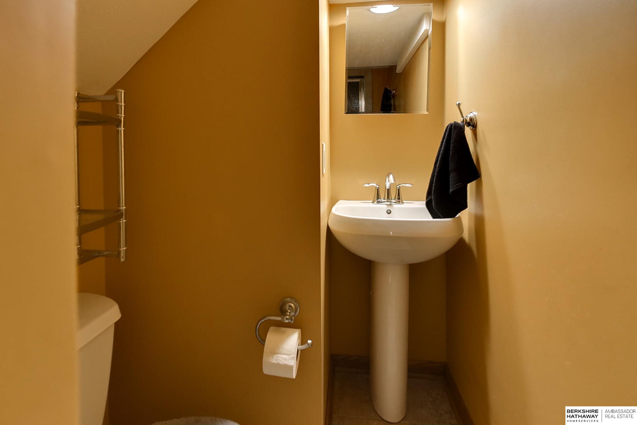 Louisville, Nebraska 68037, United States, 4 Bedrooms Bedrooms, ,4 BathroomsBathrooms,Residential,Pending,12961