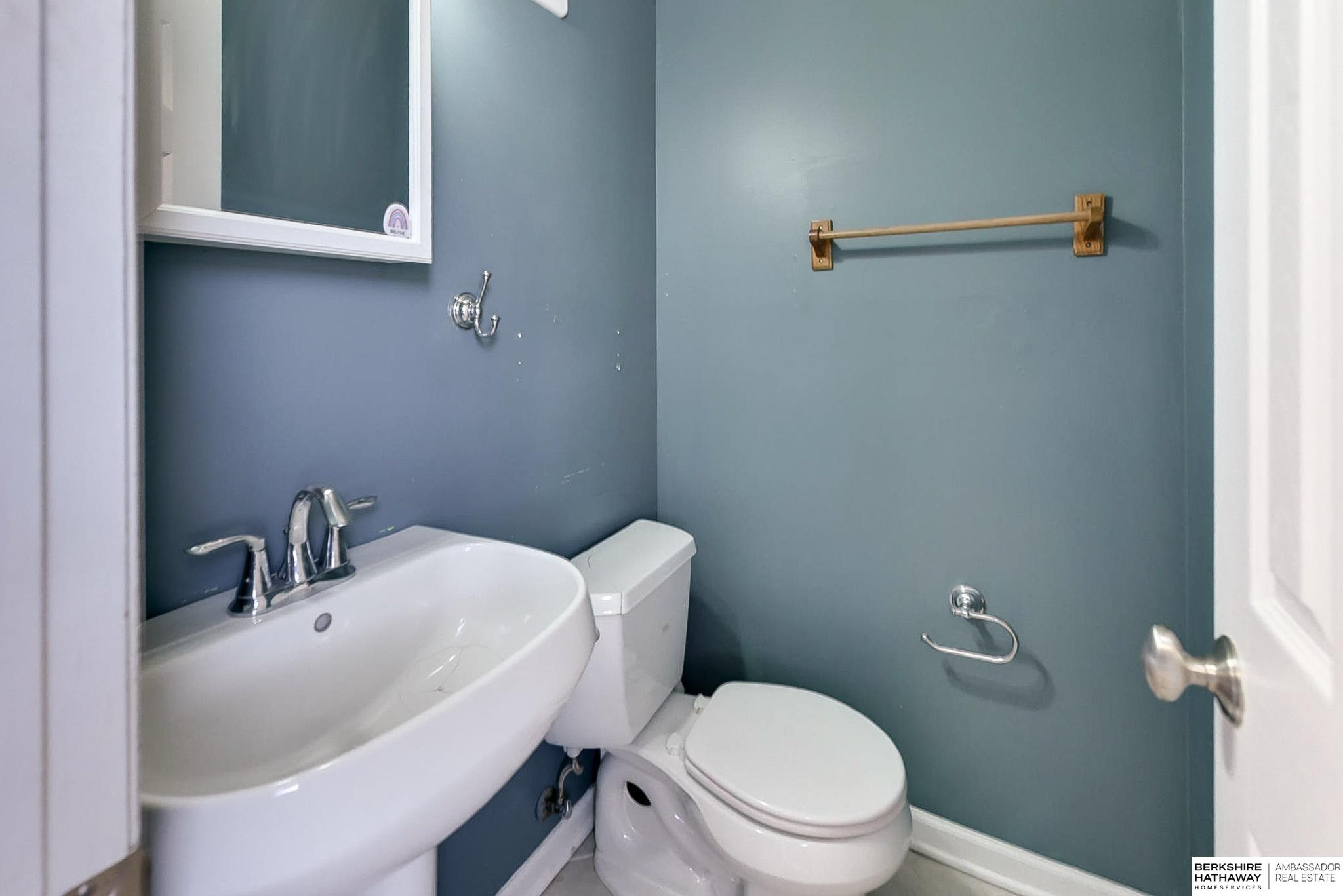 Louisville, Nebraska 68037, United States, 4 Bedrooms Bedrooms, ,4 BathroomsBathrooms,Residential,Pending,12961