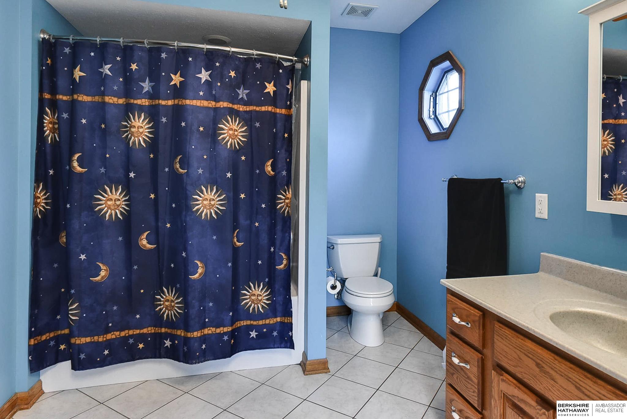 Louisville, Nebraska 68037, United States, 4 Bedrooms Bedrooms, ,4 BathroomsBathrooms,Residential,Pending,12961