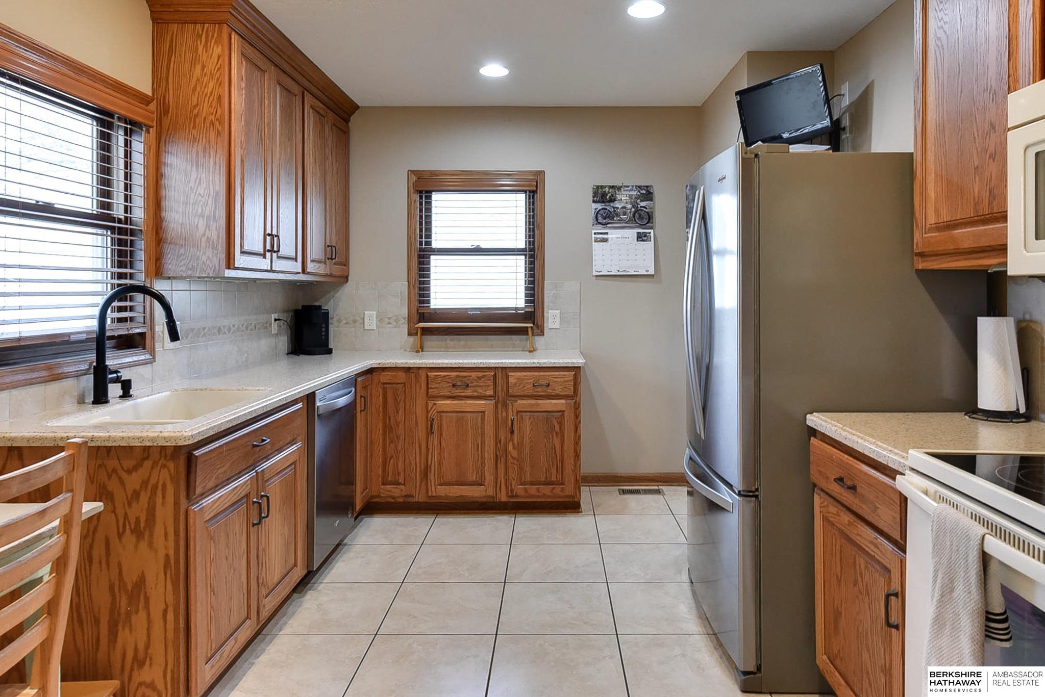 Louisville, Nebraska 68037, United States, 4 Bedrooms Bedrooms, ,4 BathroomsBathrooms,Residential,Pending,12961