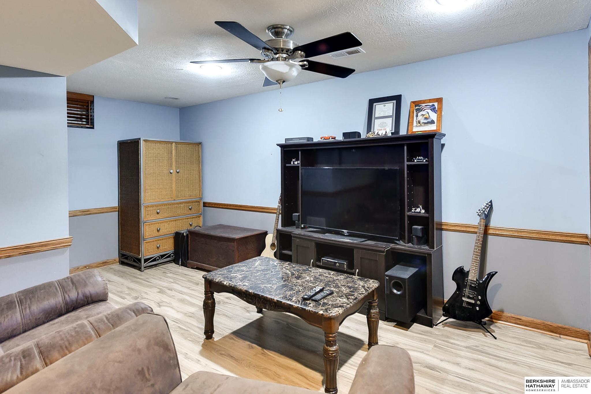 Louisville, Nebraska 68037, United States, 4 Bedrooms Bedrooms, ,4 BathroomsBathrooms,Residential,Pending,12961