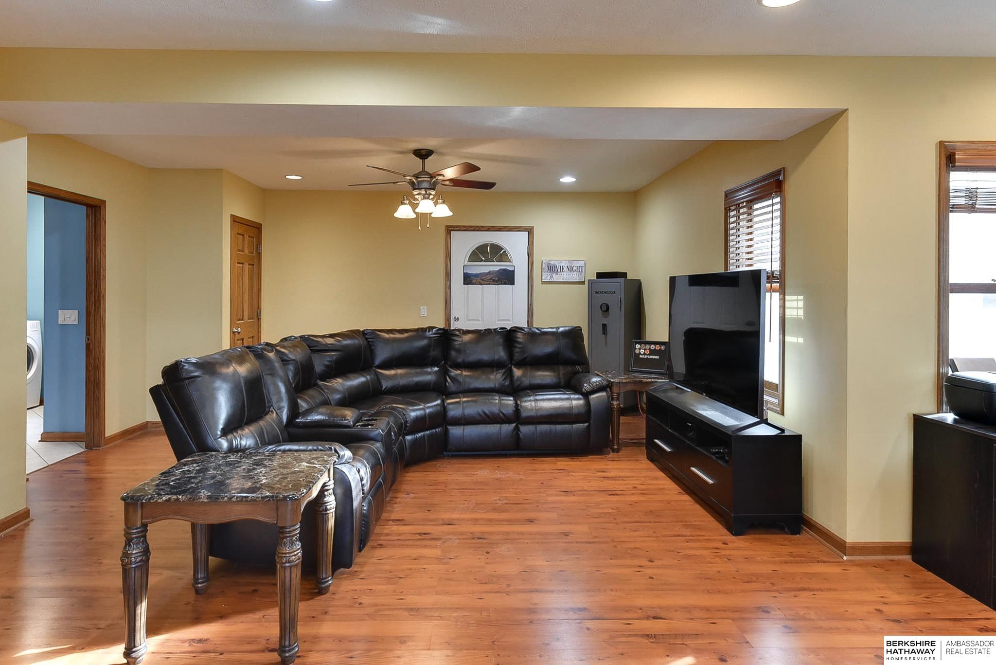 Louisville, Nebraska 68037, United States, 4 Bedrooms Bedrooms, ,4 BathroomsBathrooms,Residential,Pending,12961