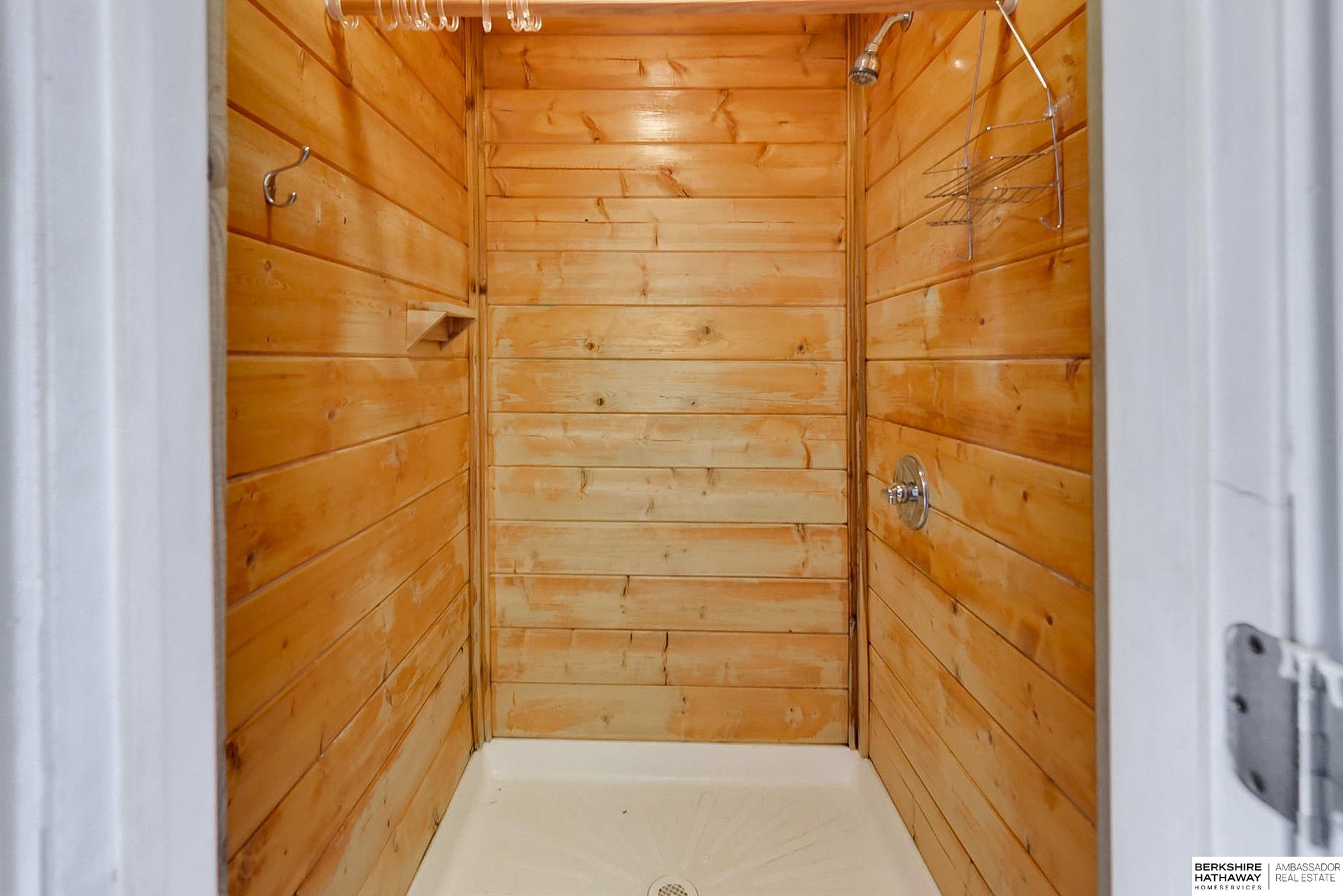 Louisville, Nebraska 68037, United States, 4 Bedrooms Bedrooms, ,4 BathroomsBathrooms,Residential,Pending,12961