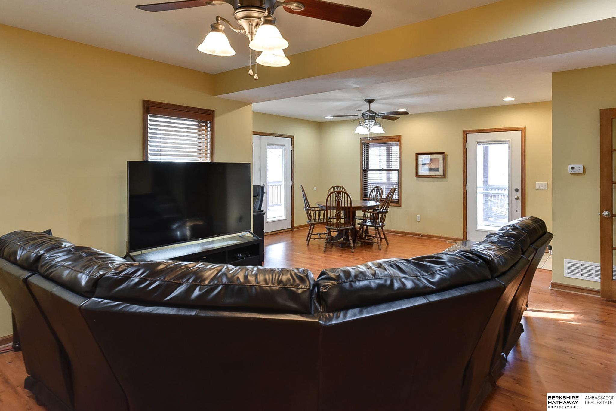 Louisville, Nebraska 68037, United States, 4 Bedrooms Bedrooms, ,4 BathroomsBathrooms,Residential,Pending,12961