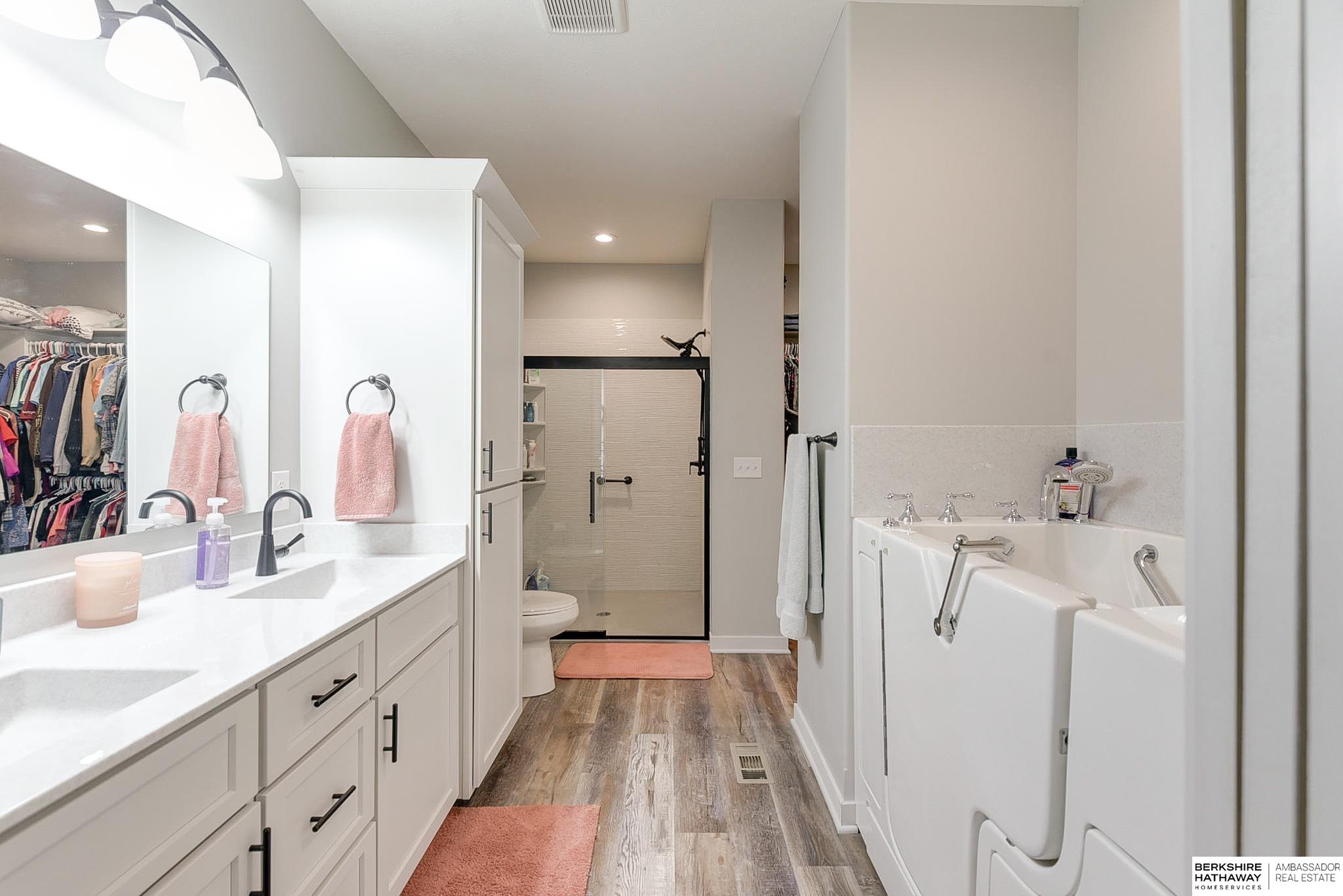 Louisville, Nebraska 68037, United States, 3 Bedrooms Bedrooms, ,3 BathroomsBathrooms,Residential,Pending,26059