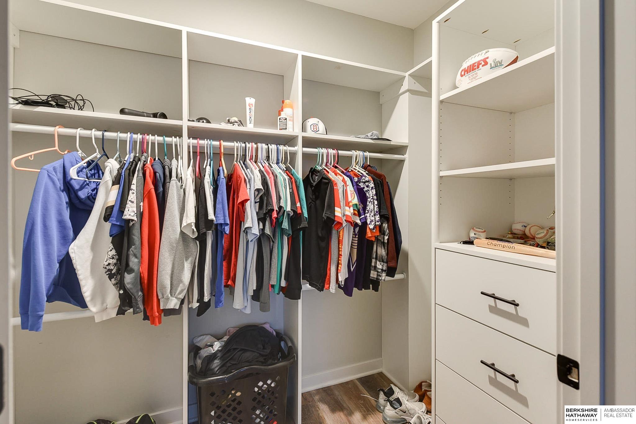 Louisville, Nebraska 68037, United States, 3 Bedrooms Bedrooms, ,3 BathroomsBathrooms,Residential,Pending,26059