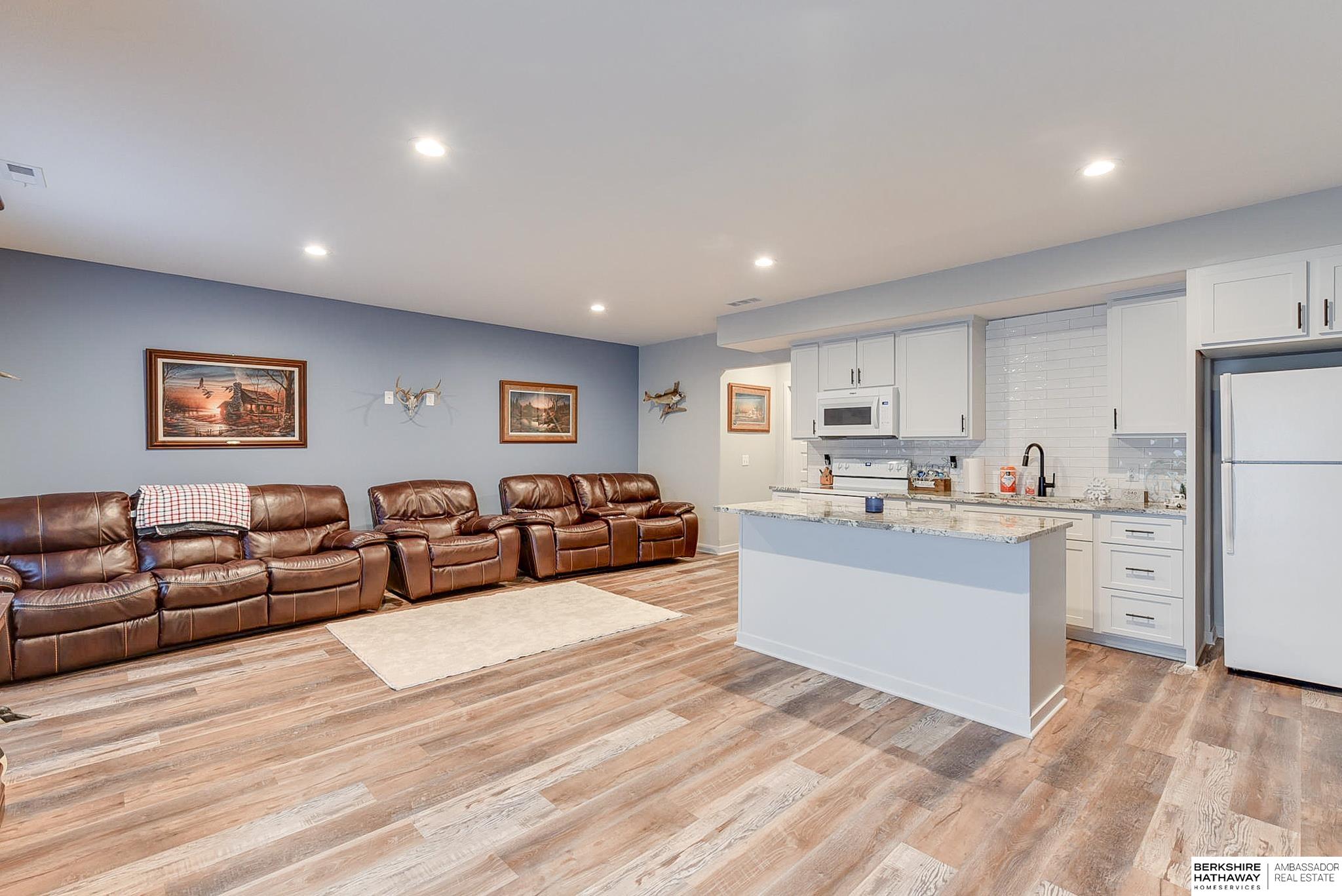 Louisville, Nebraska 68037, United States, 3 Bedrooms Bedrooms, ,3 BathroomsBathrooms,Residential,Pending,26059