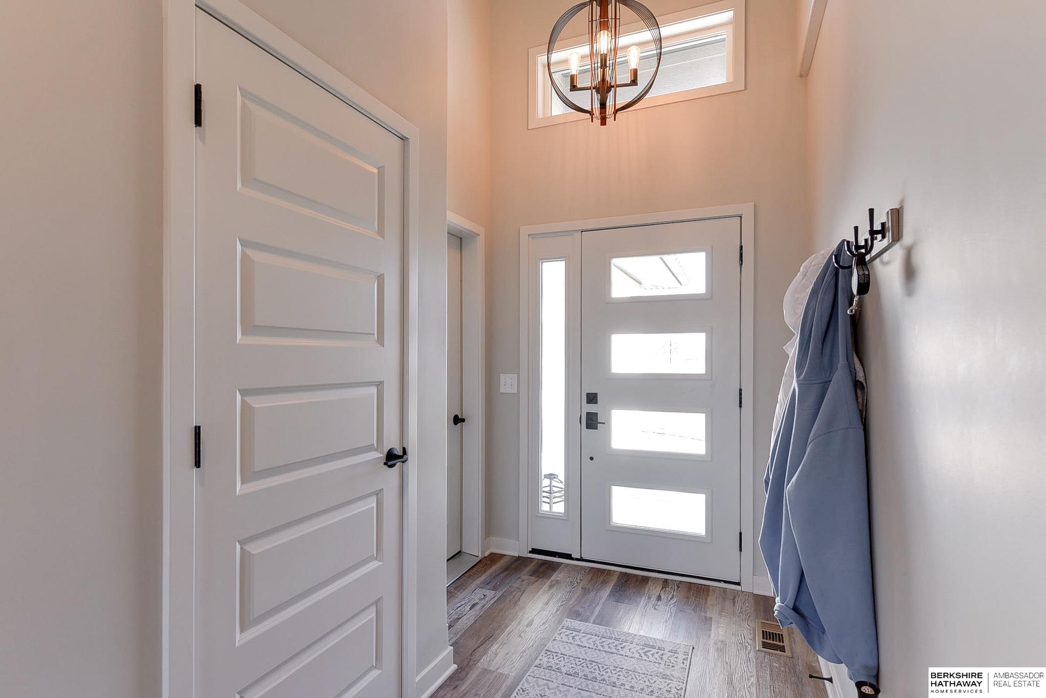 Louisville, Nebraska 68037, United States, 3 Bedrooms Bedrooms, ,3 BathroomsBathrooms,Residential,Pending,26059