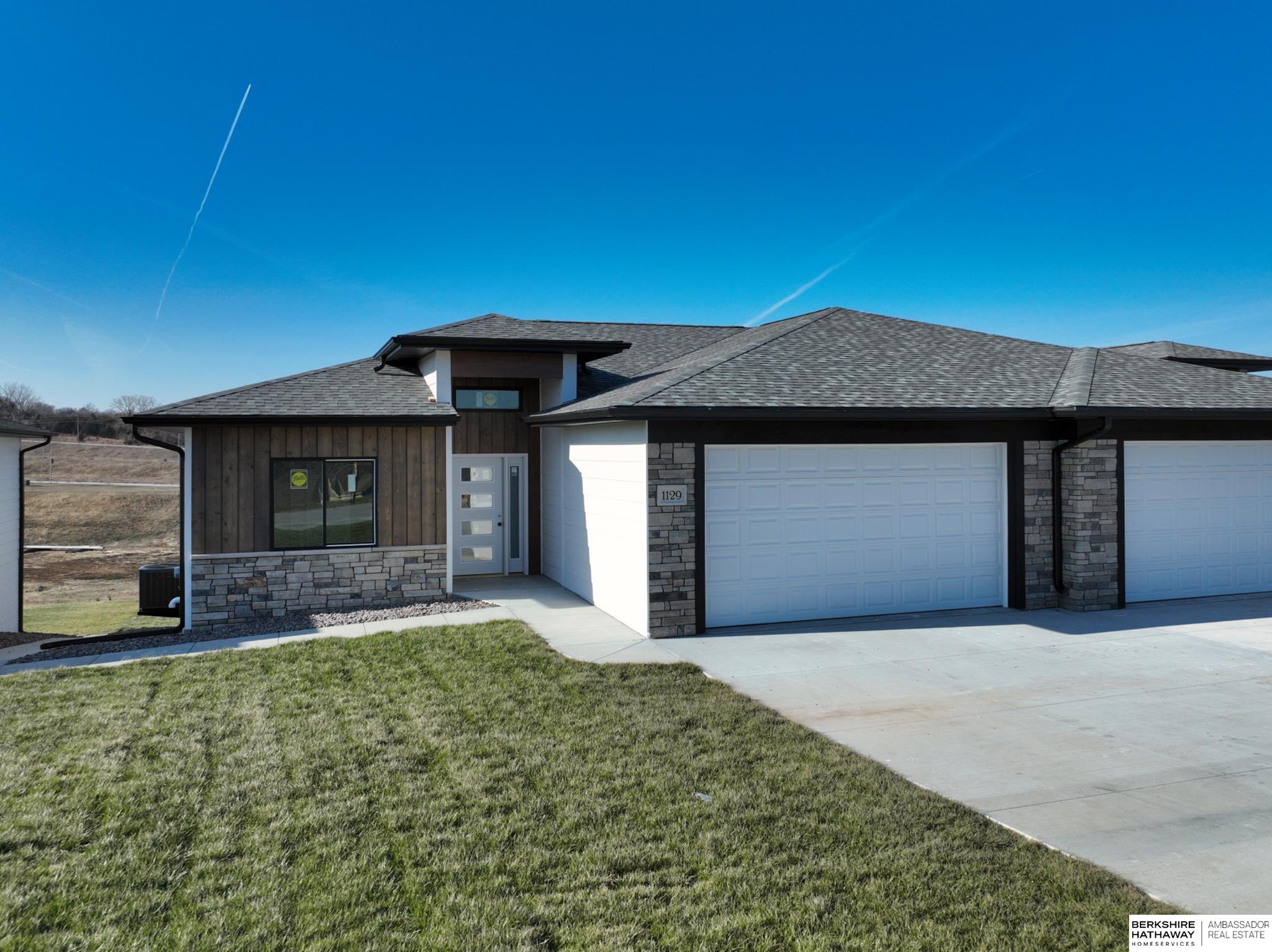 Louisville, Nebraska 68037, United States, 3 Bedrooms Bedrooms, ,3 BathroomsBathrooms,Residential,Pending,26059