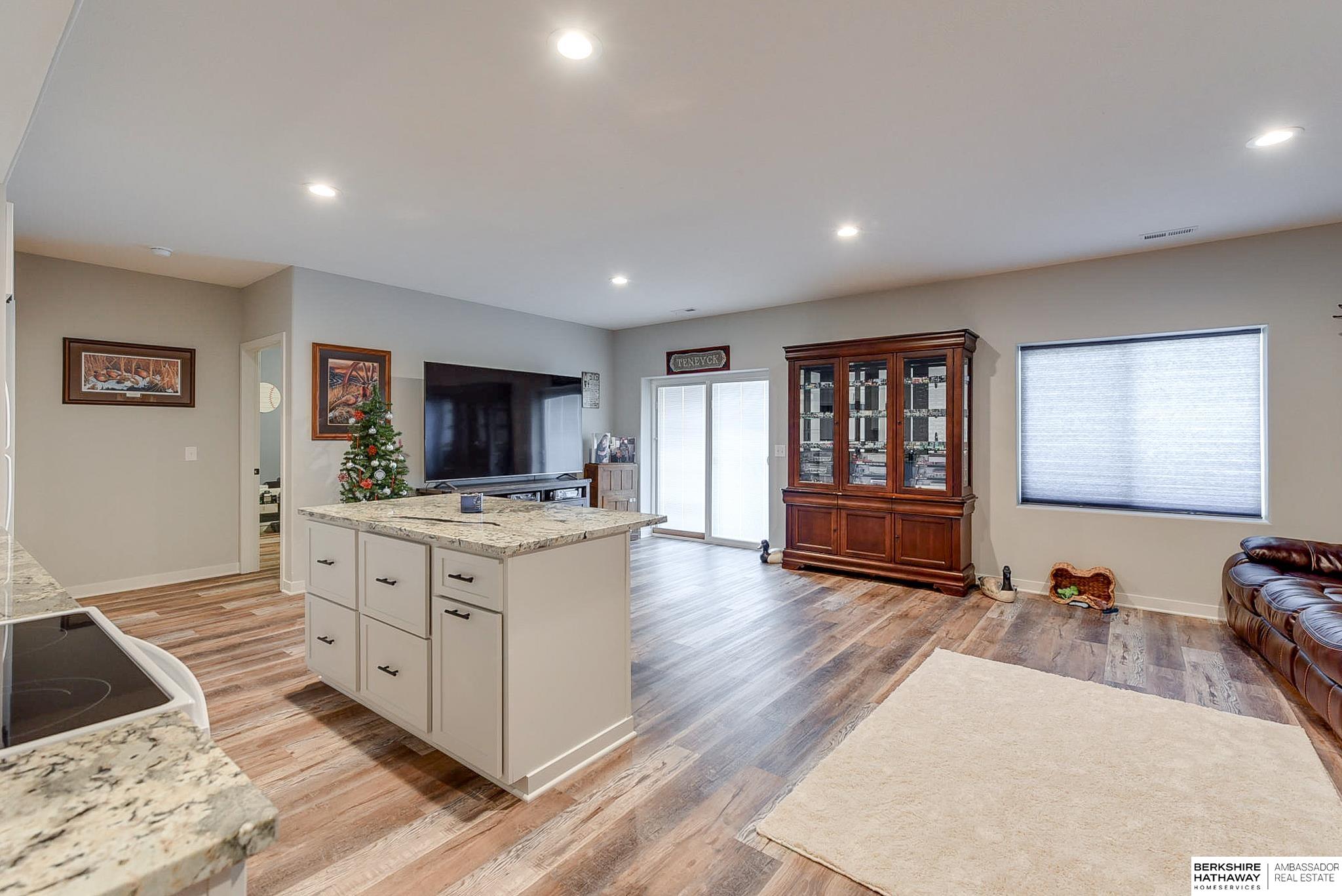 Louisville, Nebraska 68037, United States, 3 Bedrooms Bedrooms, ,3 BathroomsBathrooms,Residential,Pending,26059