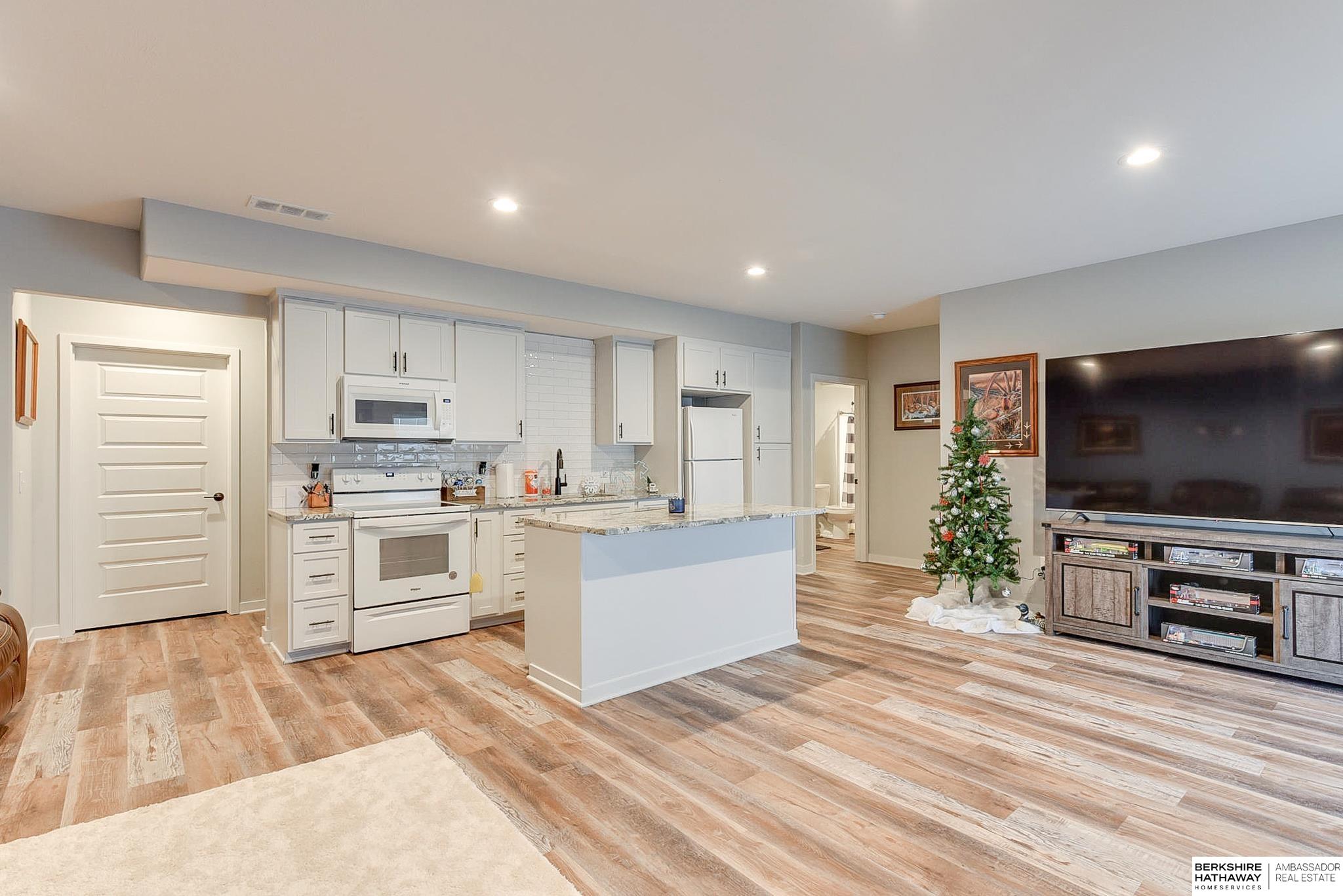 Louisville, Nebraska 68037, United States, 3 Bedrooms Bedrooms, ,3 BathroomsBathrooms,Residential,Pending,26059