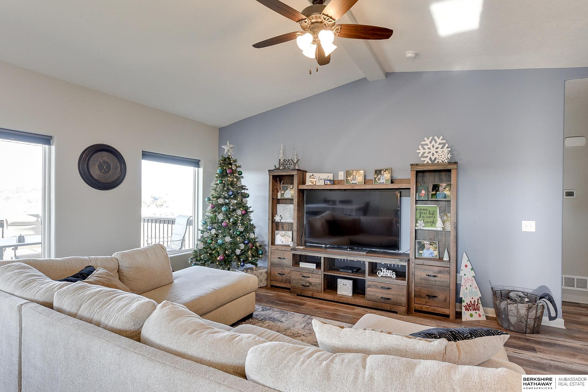 Louisville, Nebraska 68037, United States, 3 Bedrooms Bedrooms, ,3 BathroomsBathrooms,Residential,Pending,26059