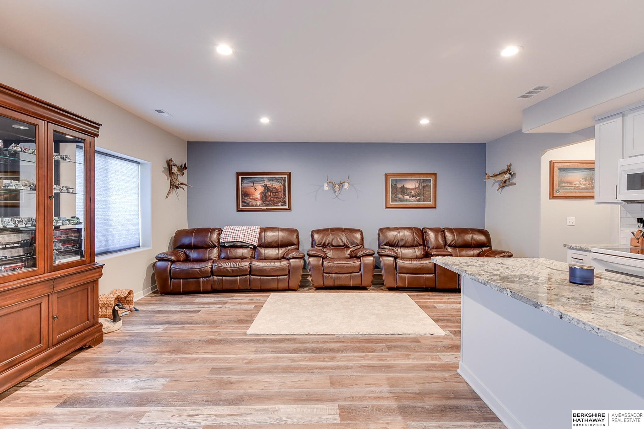 Louisville, Nebraska 68037, United States, 3 Bedrooms Bedrooms, ,3 BathroomsBathrooms,Residential,Pending,26059