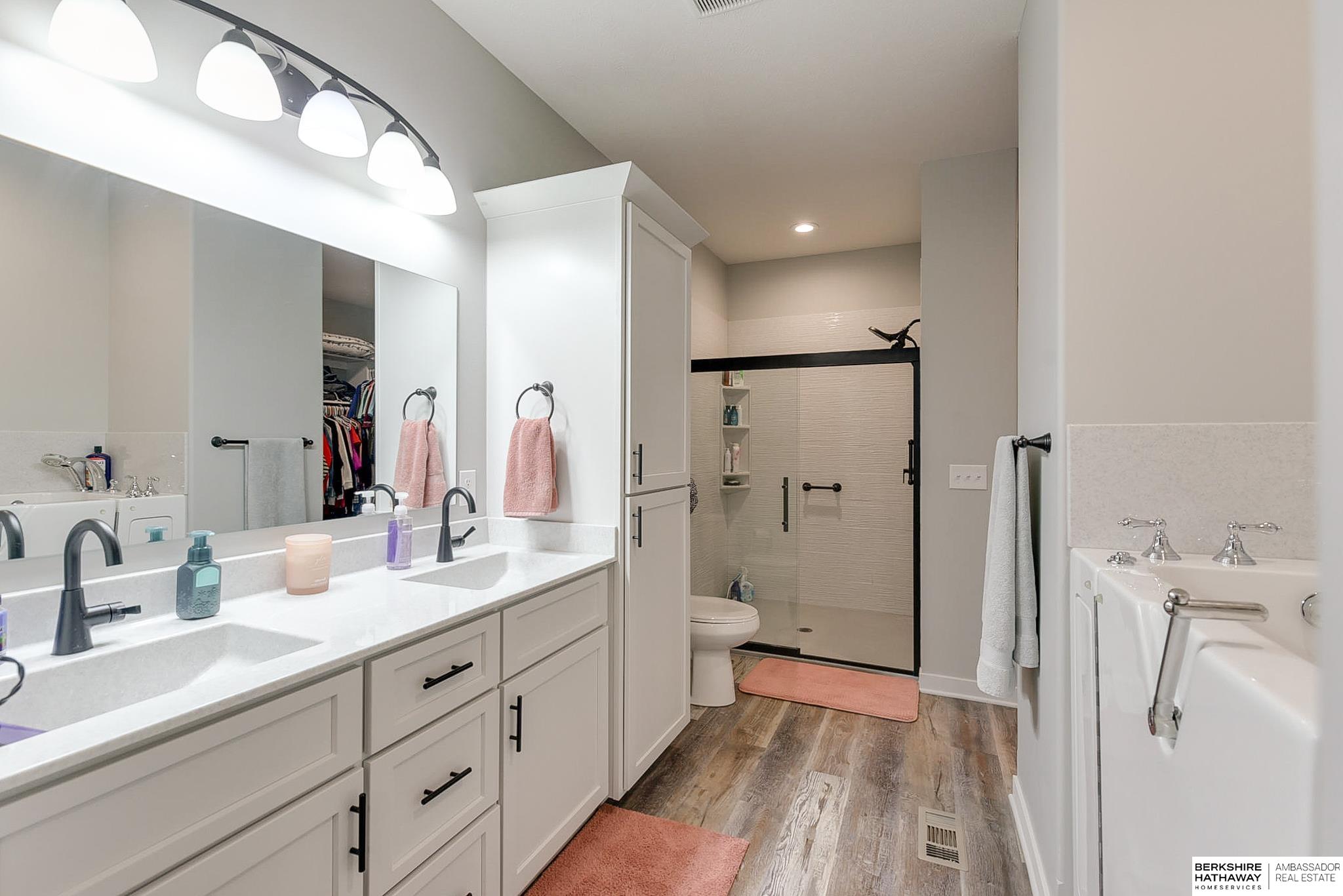 Louisville, Nebraska 68037, United States, 3 Bedrooms Bedrooms, ,3 BathroomsBathrooms,Residential,Pending,26059