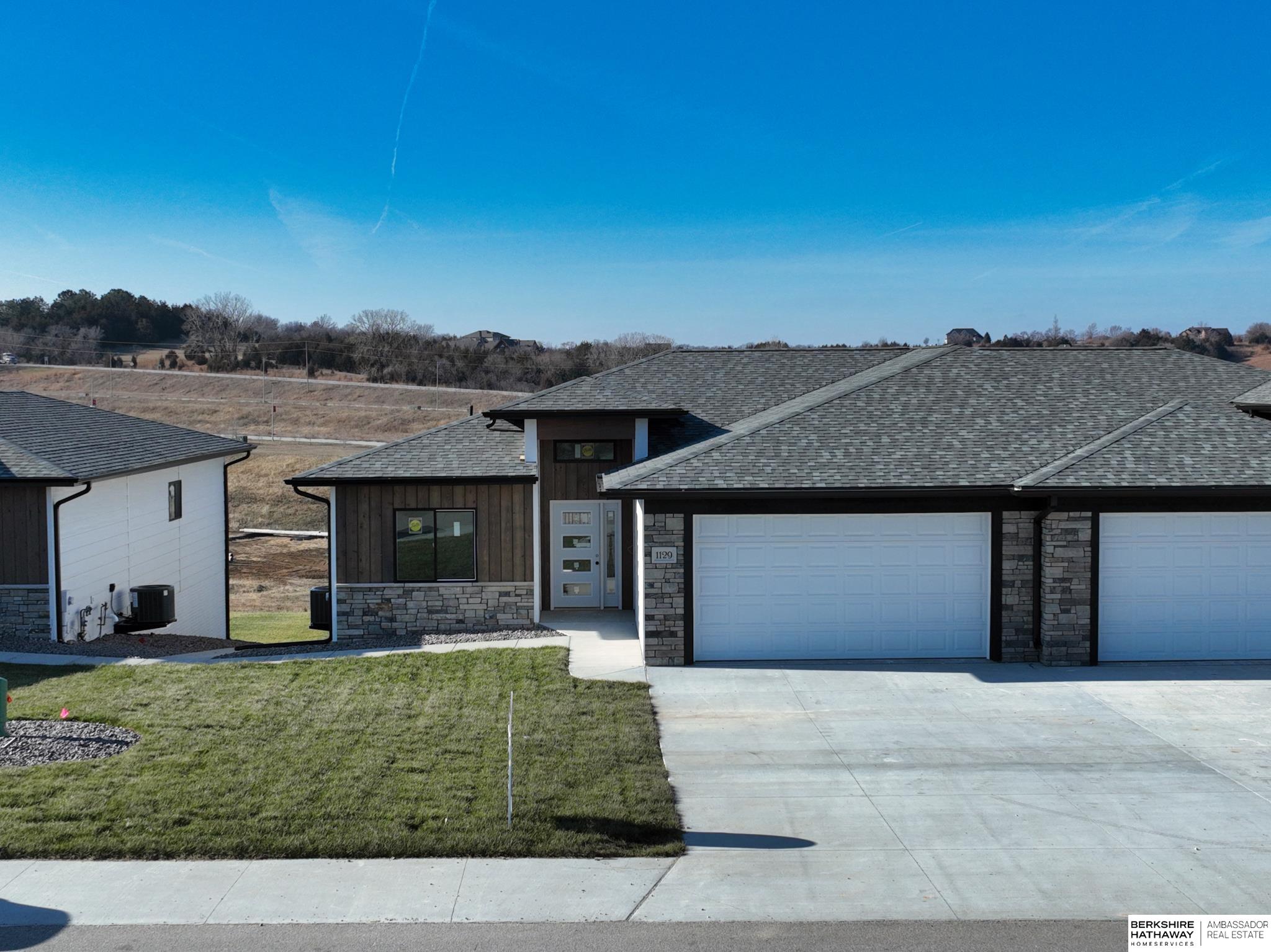 Louisville, Nebraska 68037, United States, 3 Bedrooms Bedrooms, ,3 BathroomsBathrooms,Residential,Pending,26059