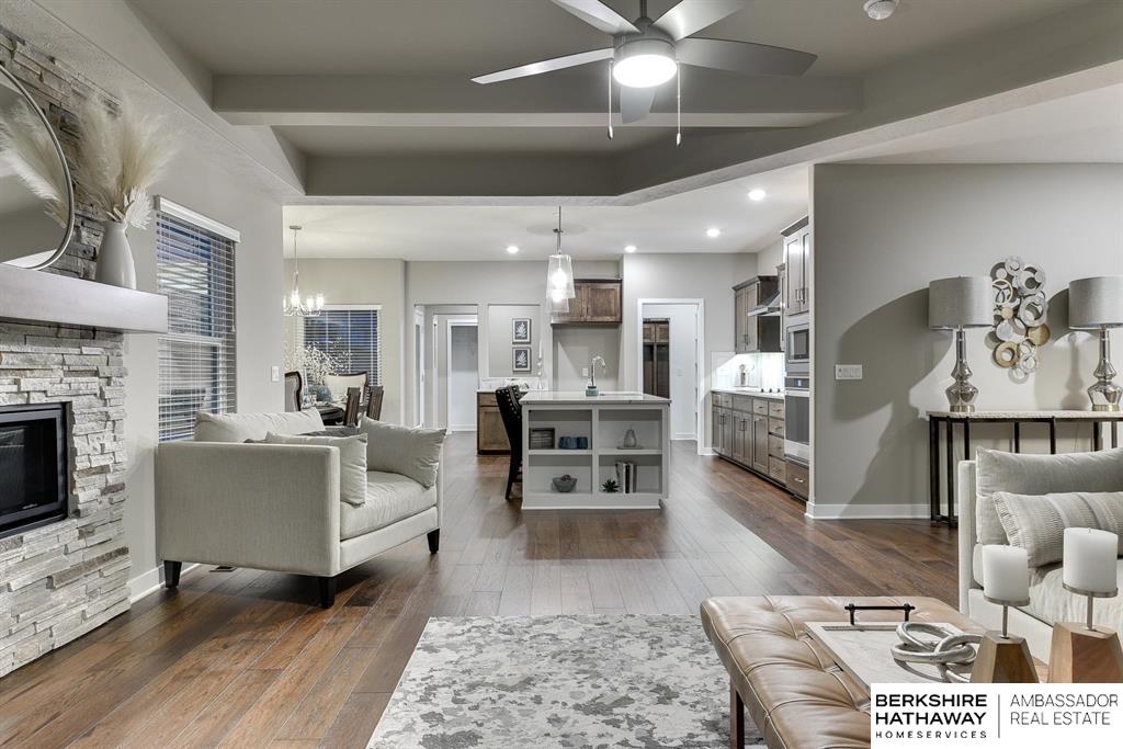 Omaha, Nebraska 68135, United States, 4 Bedrooms Bedrooms, ,3 BathroomsBathrooms,Residential,Pending,33984