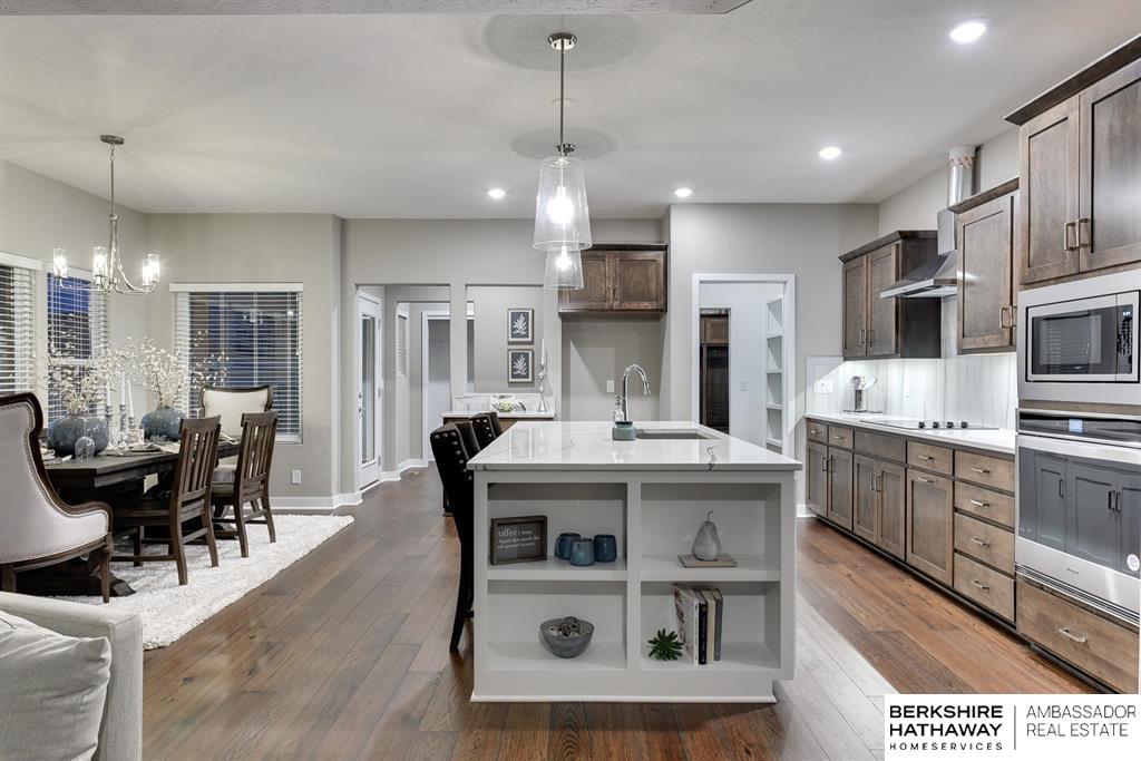 Omaha, Nebraska 68135, United States, 4 Bedrooms Bedrooms, ,3 BathroomsBathrooms,Residential,Pending,33984