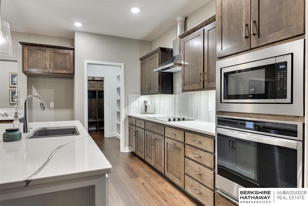 Omaha, Nebraska 68135, United States, 4 Bedrooms Bedrooms, ,3 BathroomsBathrooms,Residential,Pending,33984