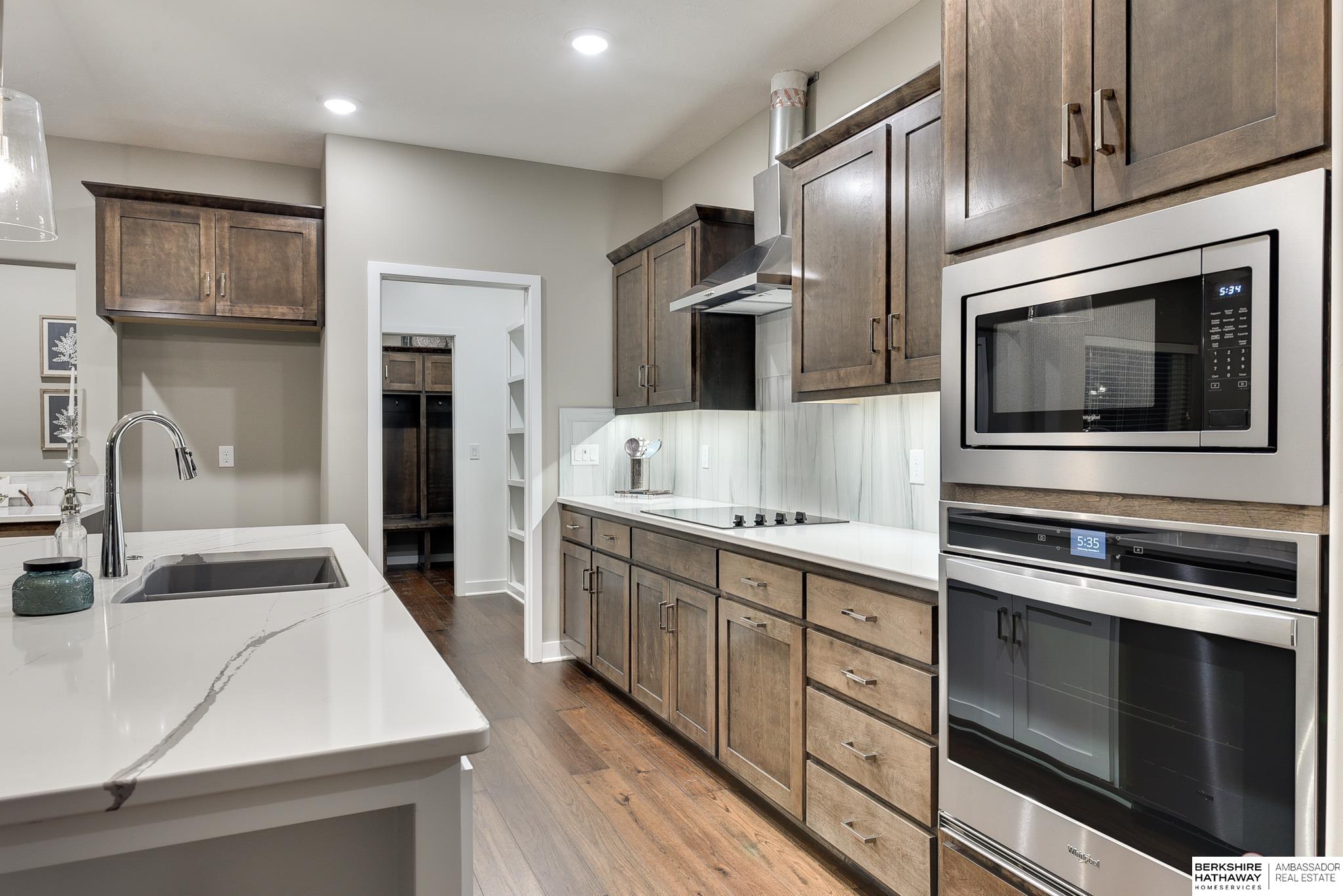 Omaha, Nebraska 68135, United States, 4 Bedrooms Bedrooms, ,3 BathroomsBathrooms,Residential,Pending,33984