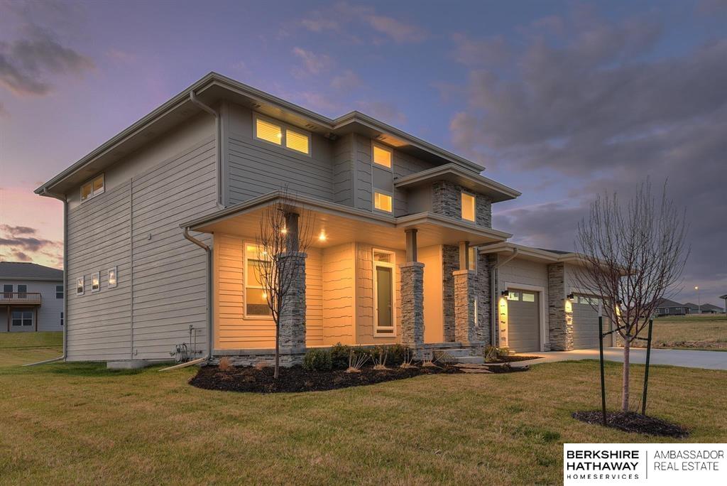 Omaha, Nebraska 68135, United States, 4 Bedrooms Bedrooms, ,3 BathroomsBathrooms,Residential,Pending,33984