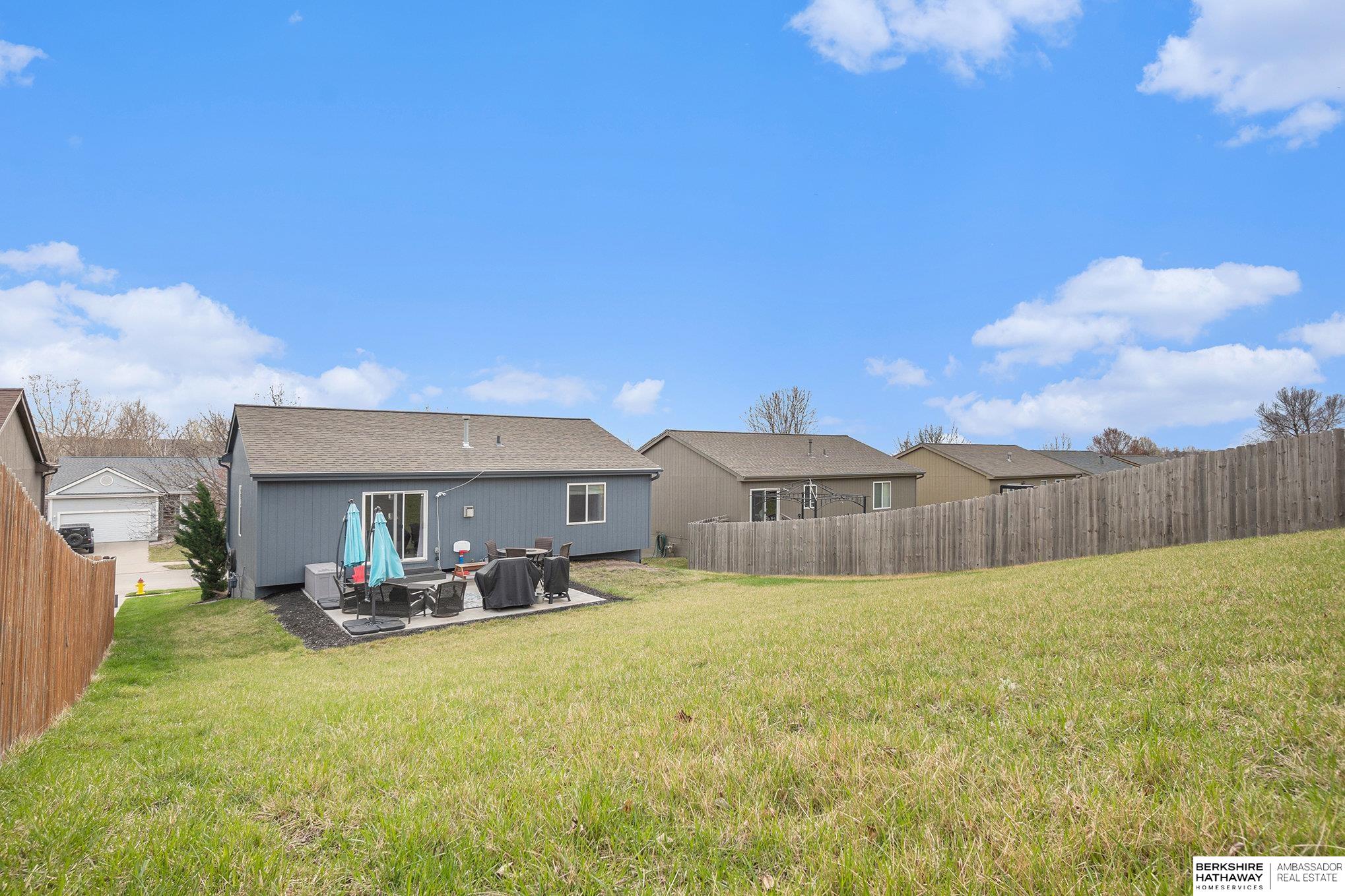 Omaha, Nebraska 68135, United States, 3 Bedrooms Bedrooms, ,2 BathroomsBathrooms,Residential,Active,94878