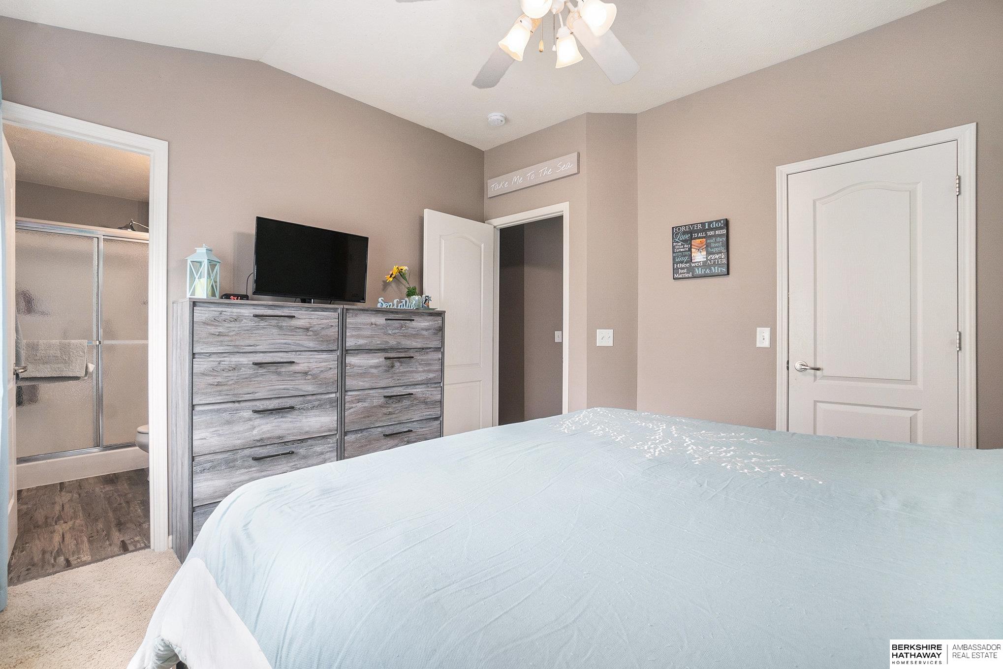 Omaha, Nebraska 68135, United States, 3 Bedrooms Bedrooms, ,2 BathroomsBathrooms,Residential,Active,94878