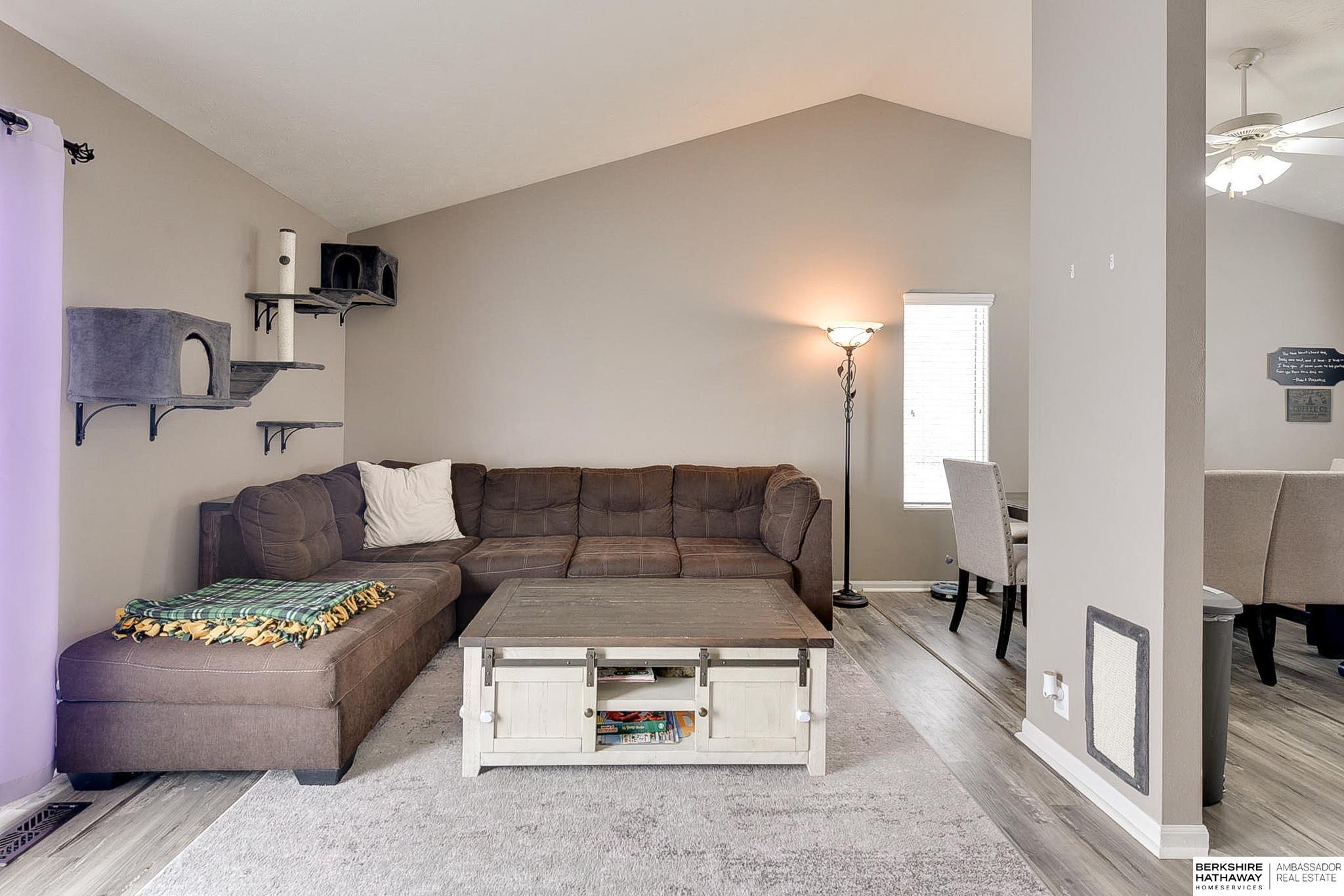 Omaha, Nebraska 68135, United States, 3 Bedrooms Bedrooms, ,2 BathroomsBathrooms,Residential,Active,94878