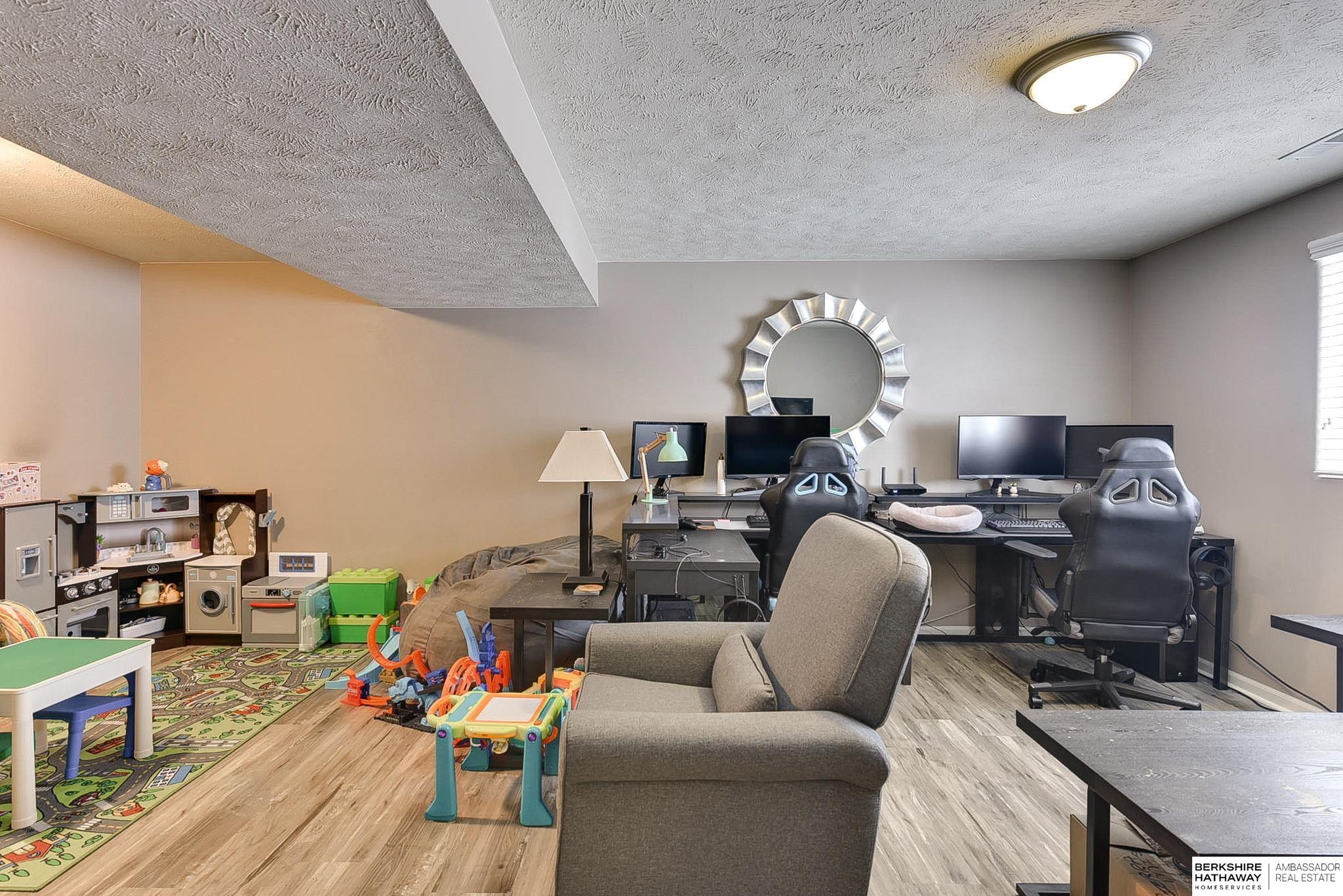 Omaha, Nebraska 68135, United States, 3 Bedrooms Bedrooms, ,2 BathroomsBathrooms,Residential,Active,94878