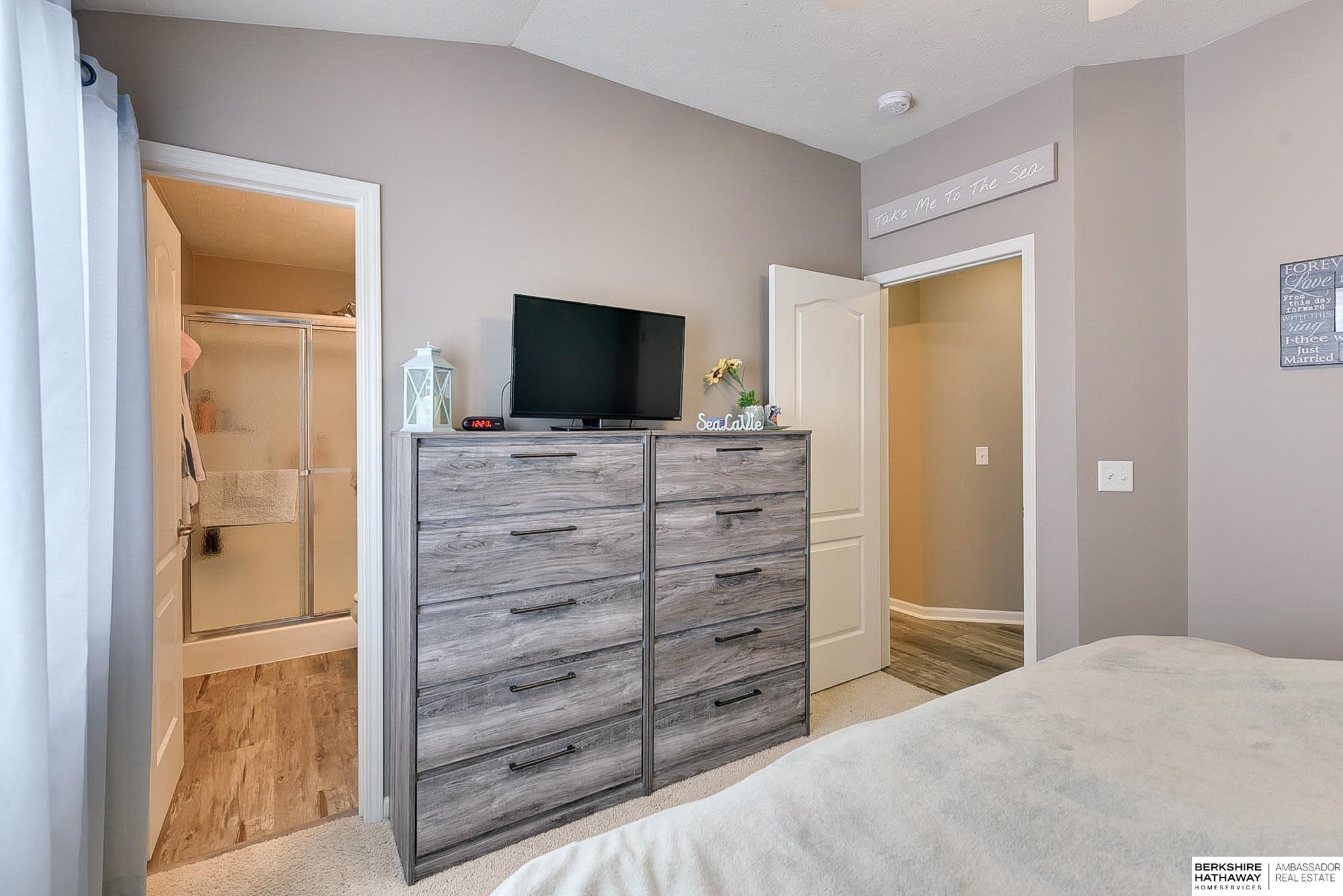 Omaha, Nebraska 68135, United States, 3 Bedrooms Bedrooms, ,2 BathroomsBathrooms,Residential,Active,94878