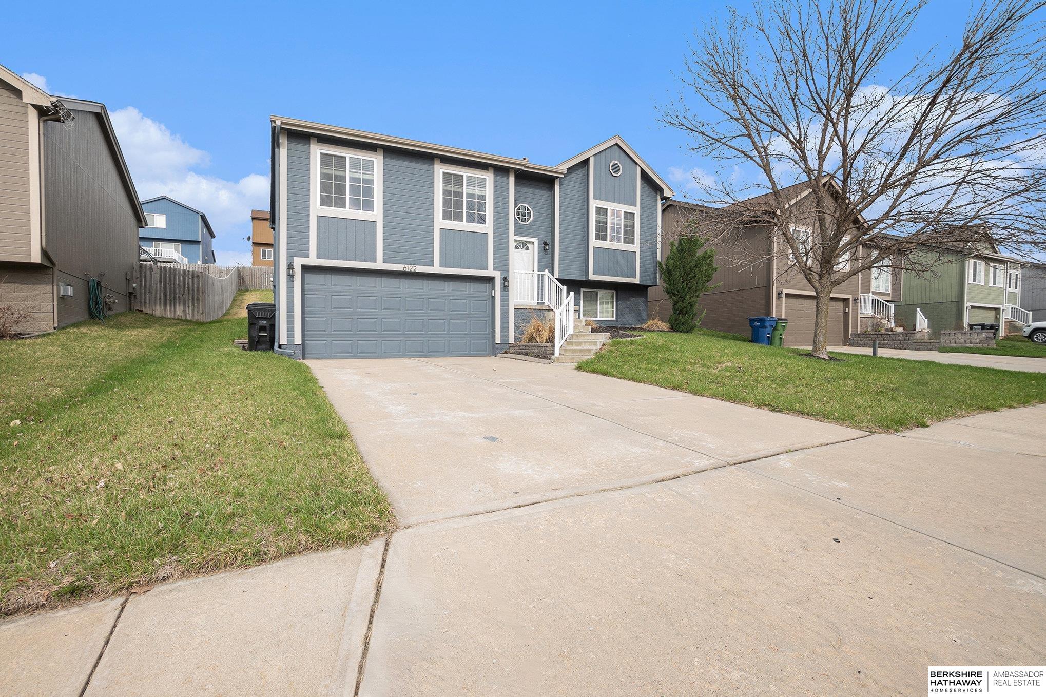 Omaha, Nebraska 68135, United States, 3 Bedrooms Bedrooms, ,2 BathroomsBathrooms,Residential,Active,94878