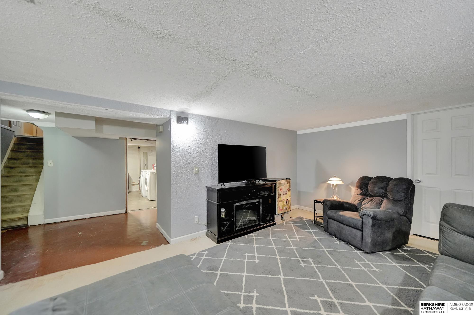 Lincoln, Nebraska 68502, United States, 3 Bedrooms Bedrooms, ,2 BathroomsBathrooms,Residential,Pending,14848