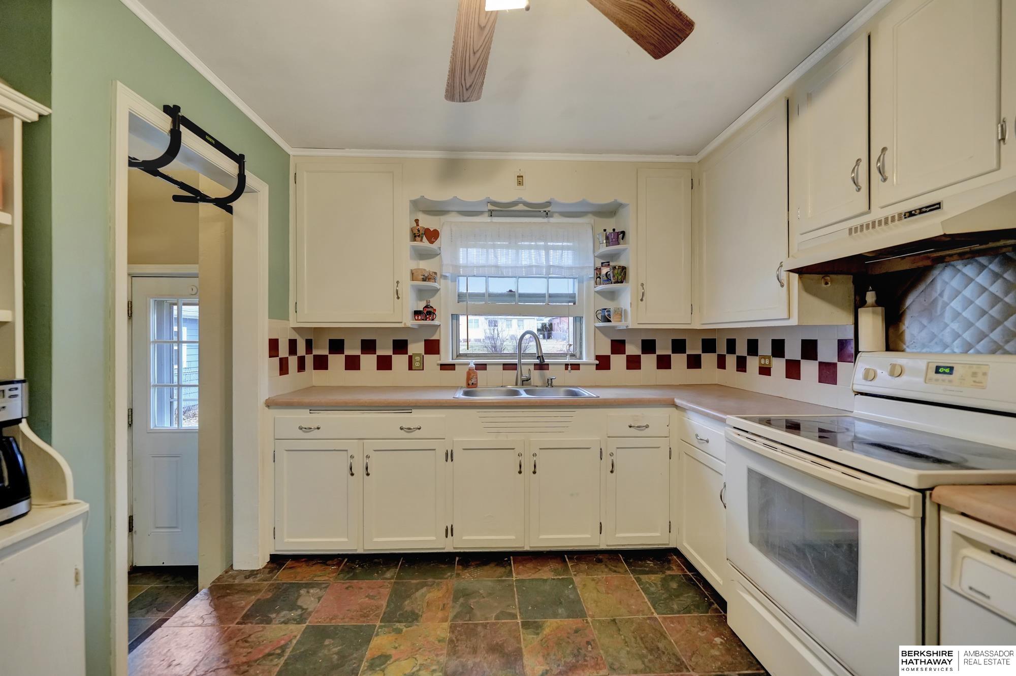 Lincoln, Nebraska 68502, United States, 3 Bedrooms Bedrooms, ,2 BathroomsBathrooms,Residential,Pending,14848