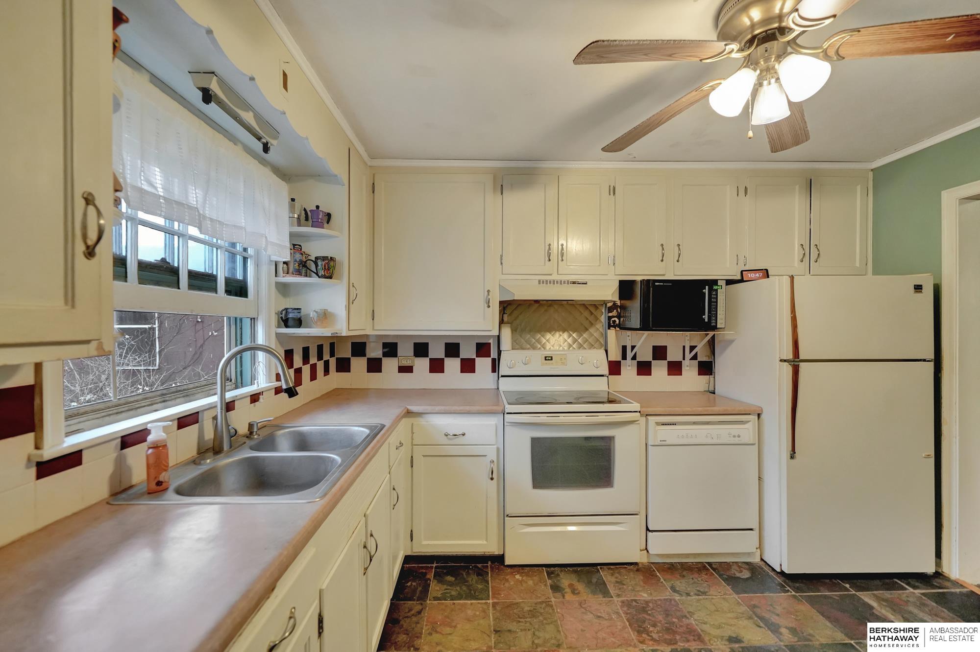 Lincoln, Nebraska 68502, United States, 3 Bedrooms Bedrooms, ,2 BathroomsBathrooms,Residential,Pending,14848