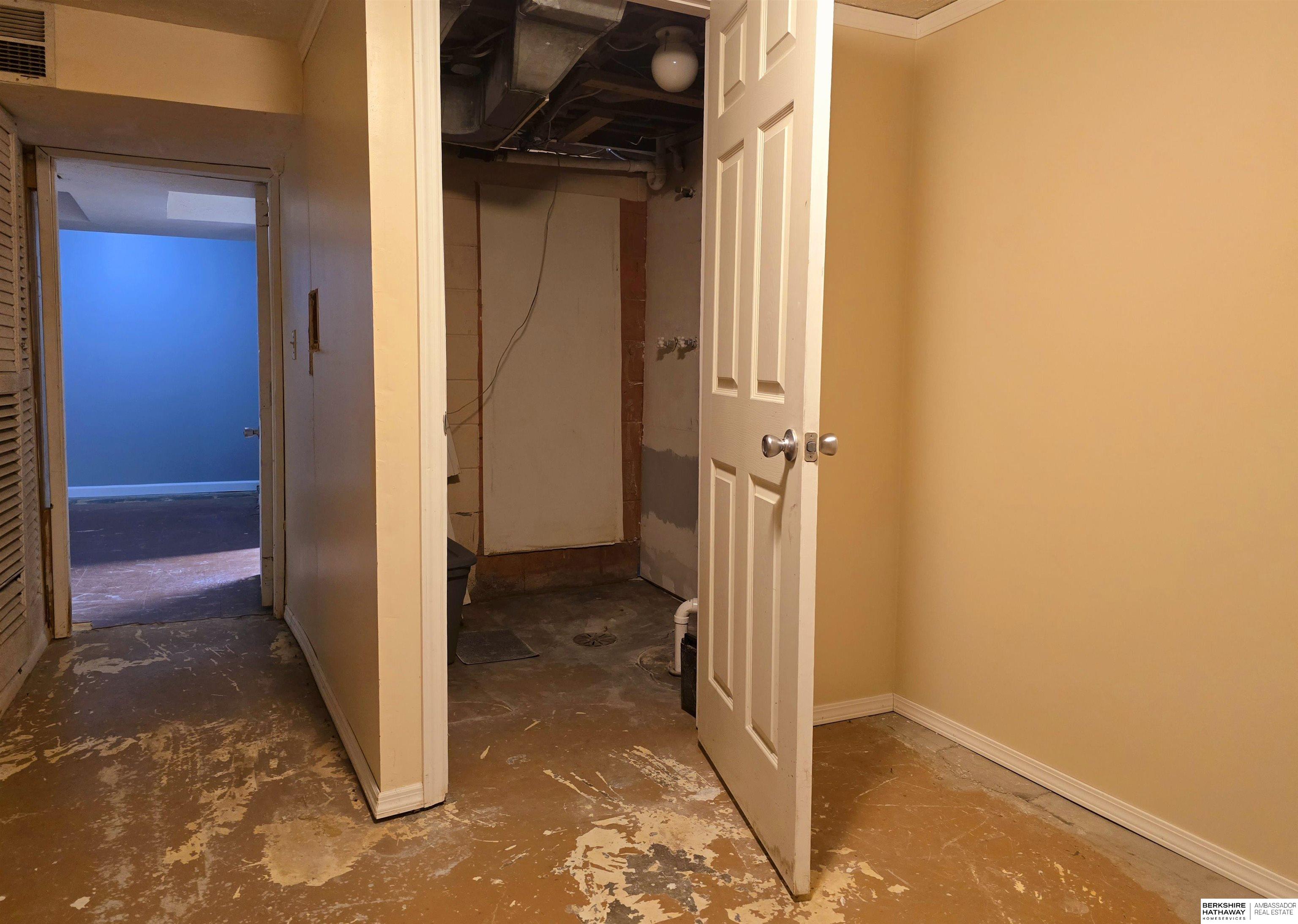 Lincoln, Nebraska 68502, United States, 3 Bedrooms Bedrooms, ,2 BathroomsBathrooms,Residential,Pending,14848