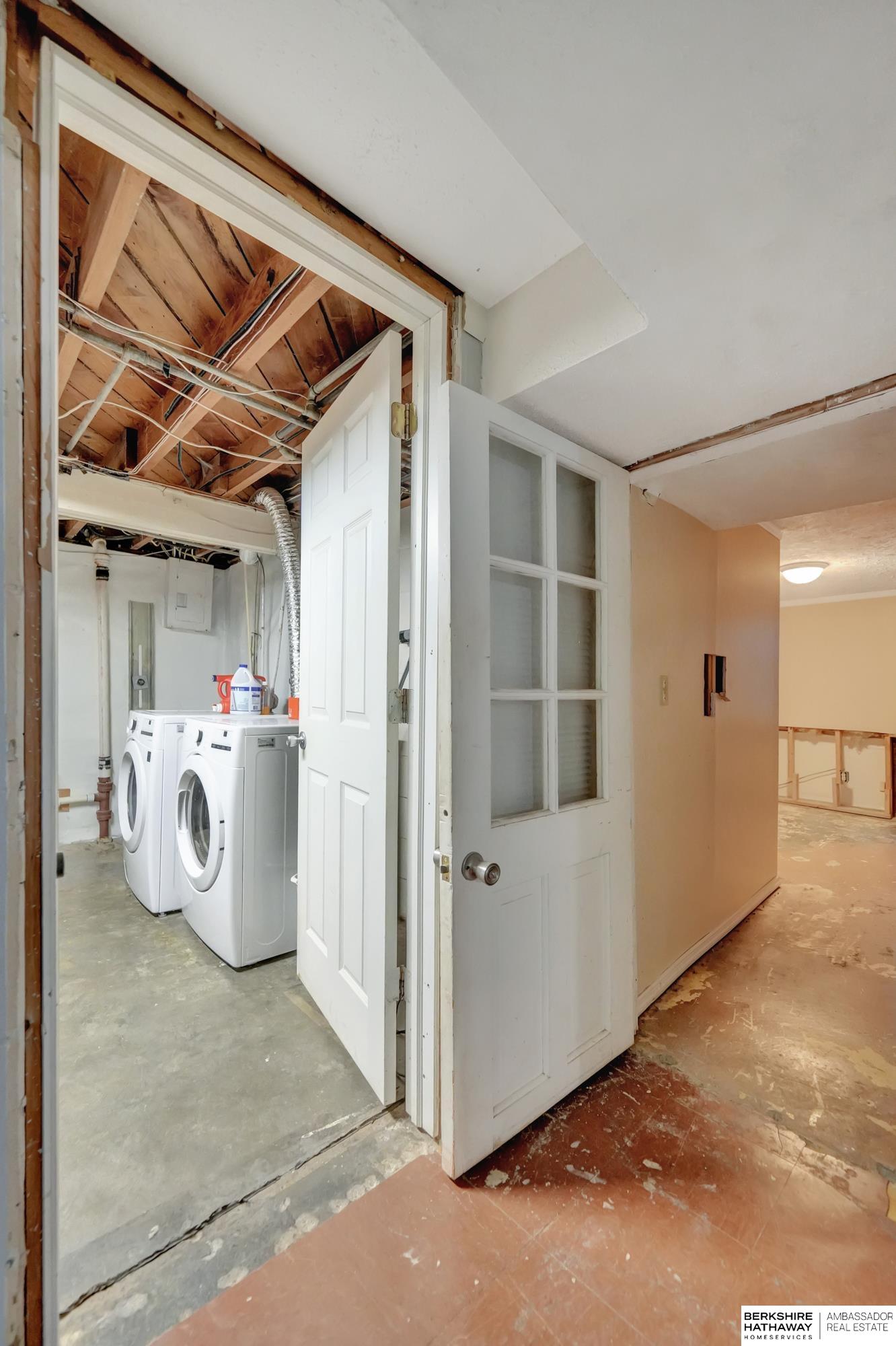 Lincoln, Nebraska 68502, United States, 3 Bedrooms Bedrooms, ,2 BathroomsBathrooms,Residential,Pending,14848